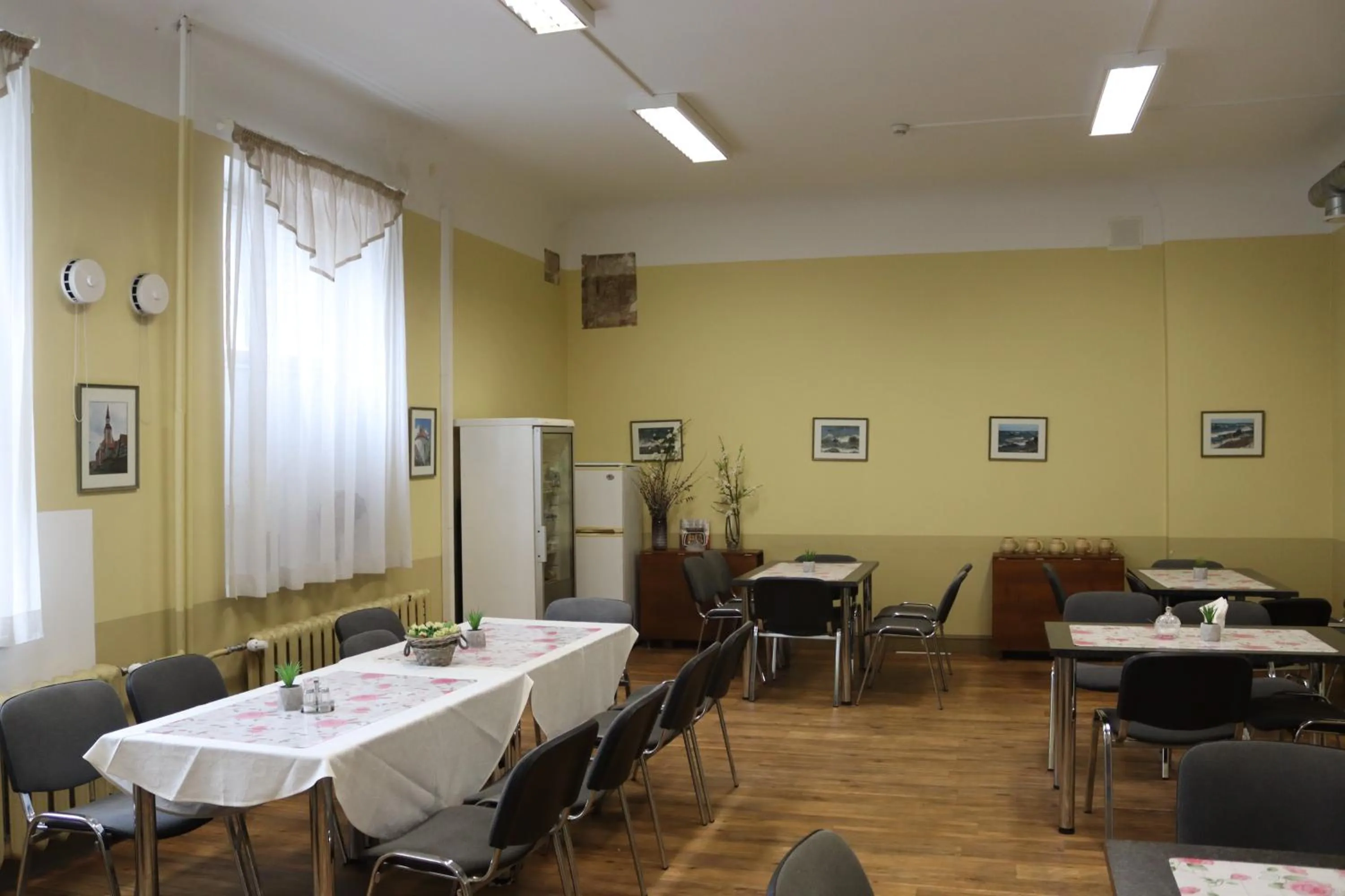 Dining area in Hostel Lõuna
