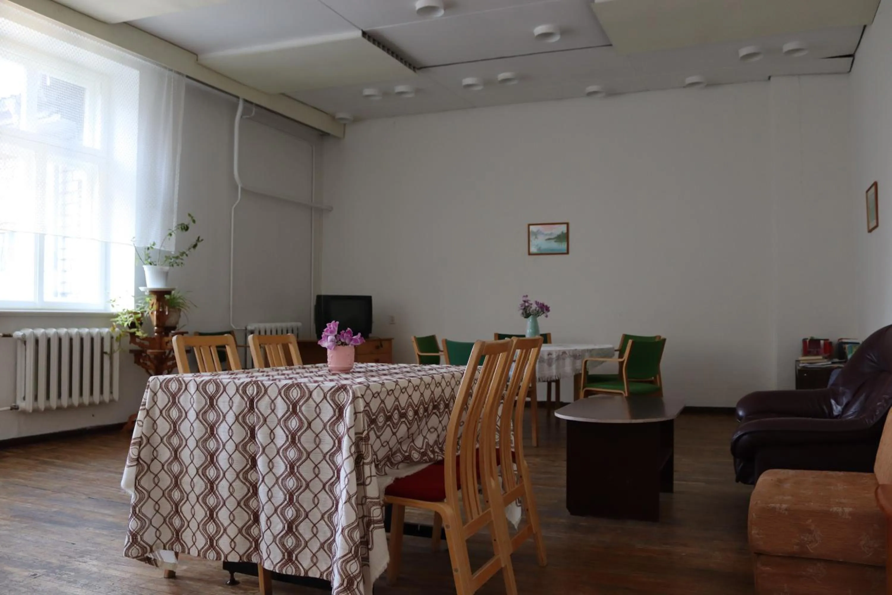 Communal lounge/ TV room in Hostel Lõuna