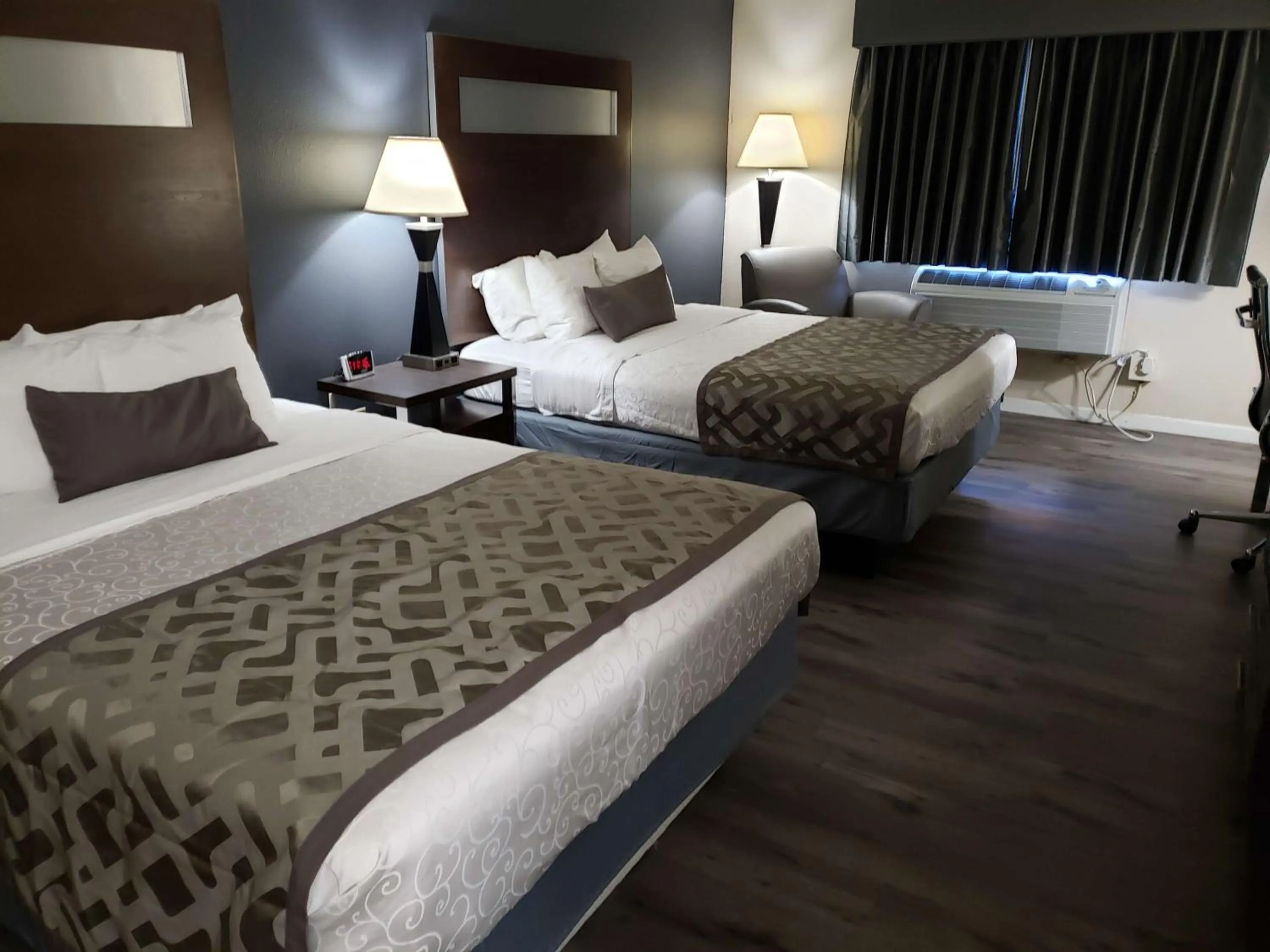 Bedroom, Bed in Best Western Americana