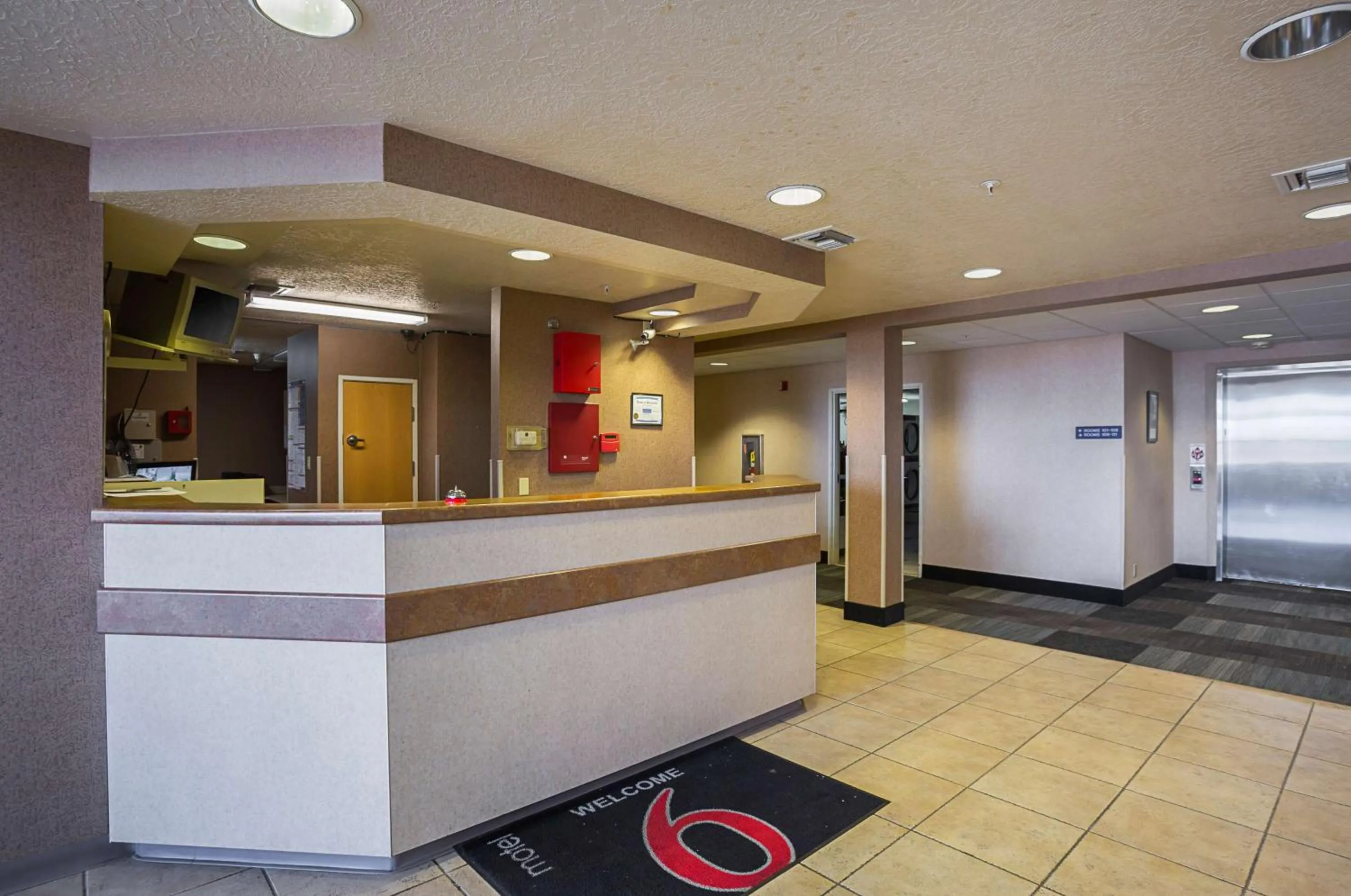 Communal lounge/ TV room in Motel 6-Bernalillo, NM