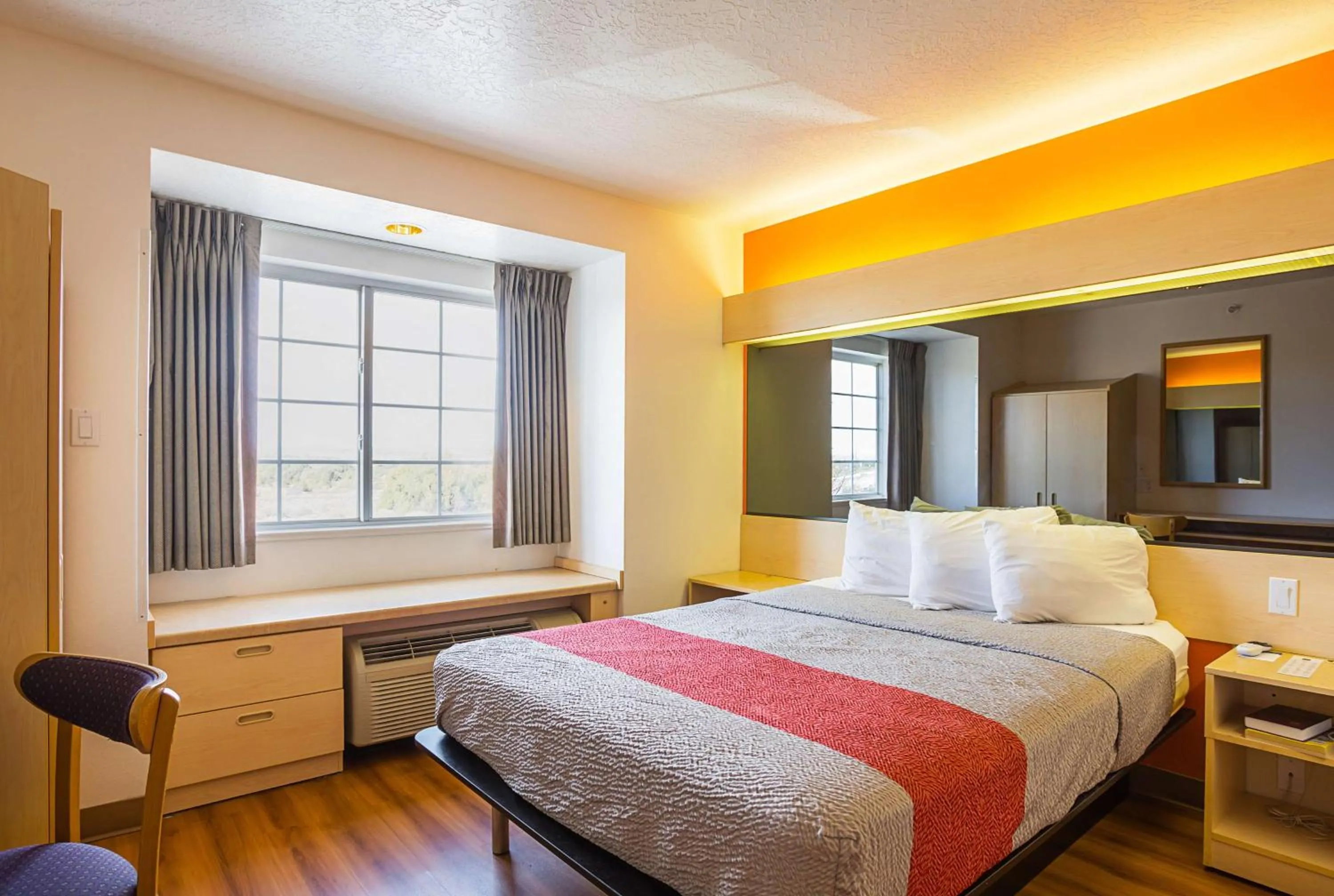 Photo of the whole room, Bed in Motel 6-Bernalillo, NM