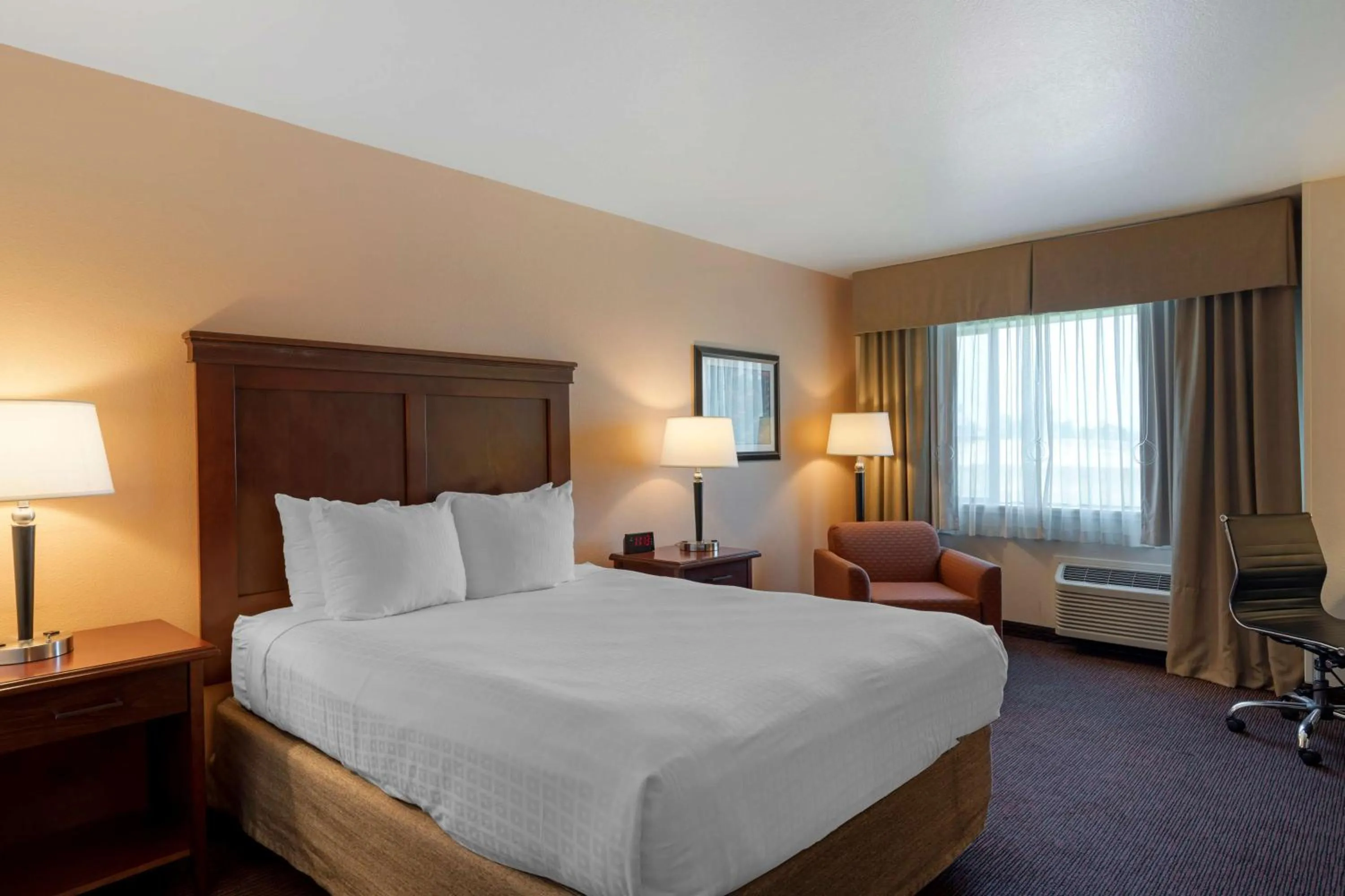 Bedroom, Bed in Best Western Pony Soldier