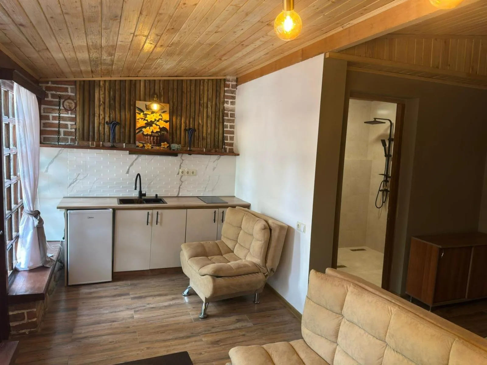 Kitchen or kitchenette in Safari House Tbilisi Wine & Family Hotel