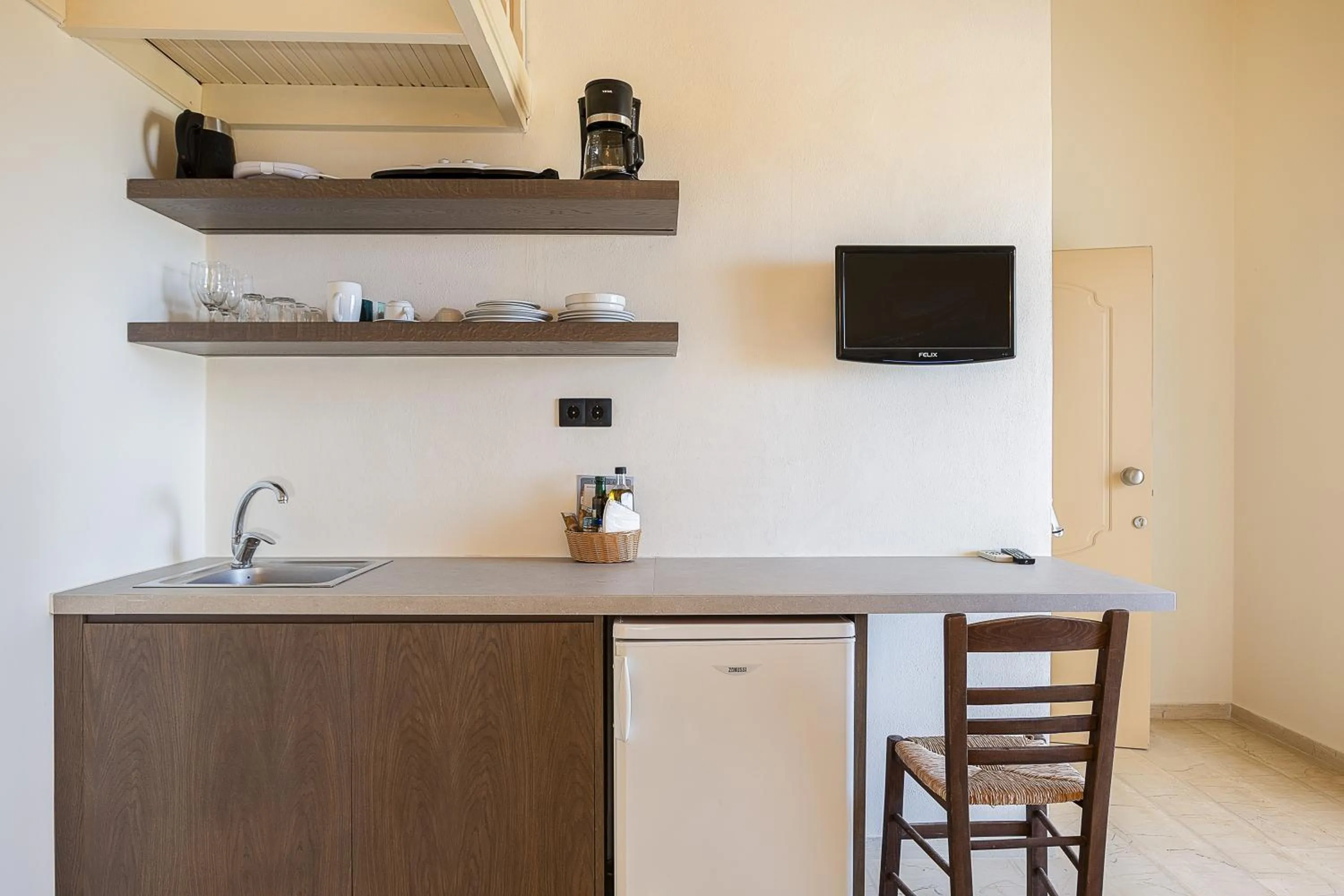 TV and multimedia in Lofos Panorama Apartments