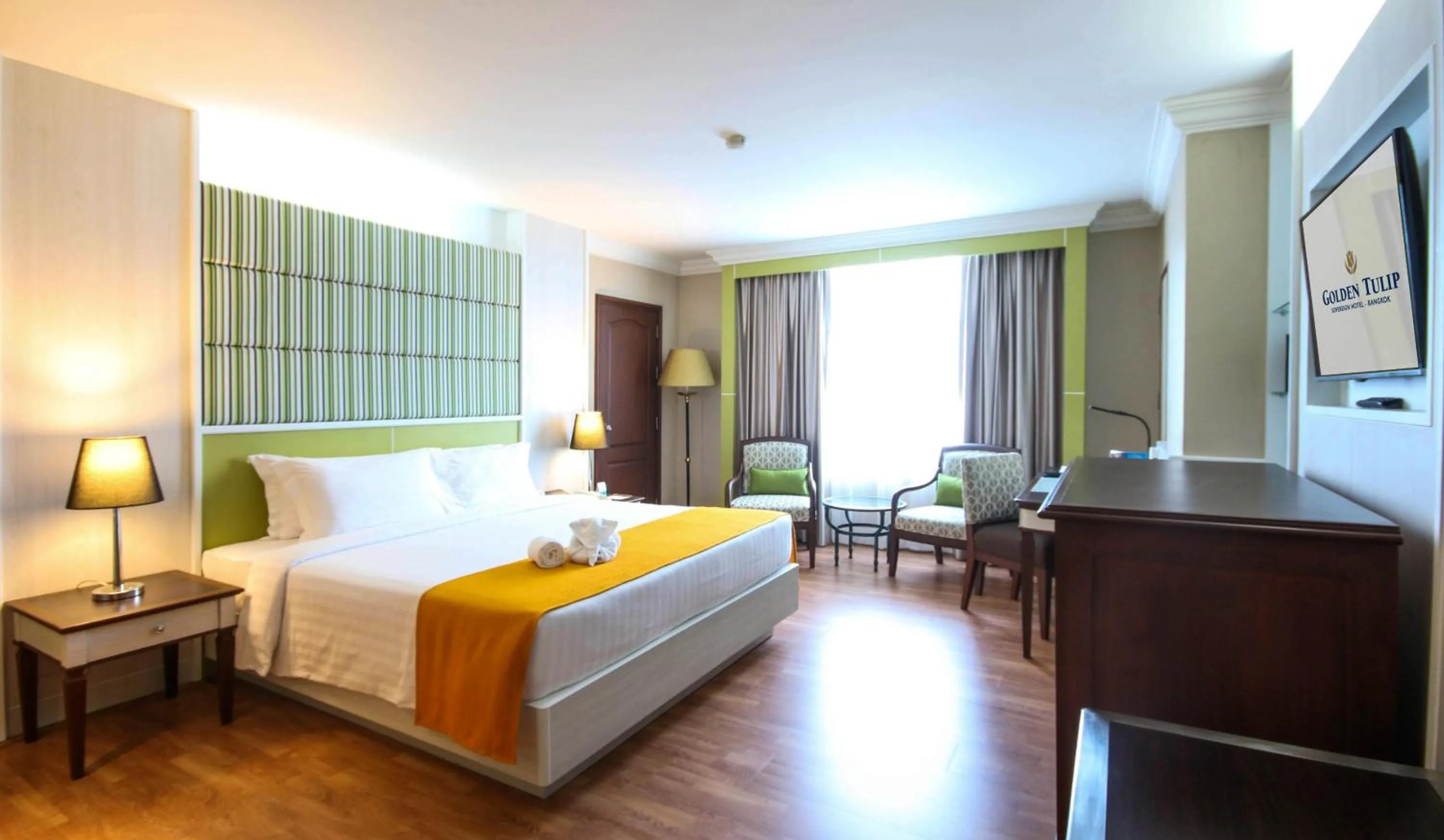 Bed in Golden Tulip Sovereign Hotel Bangkok