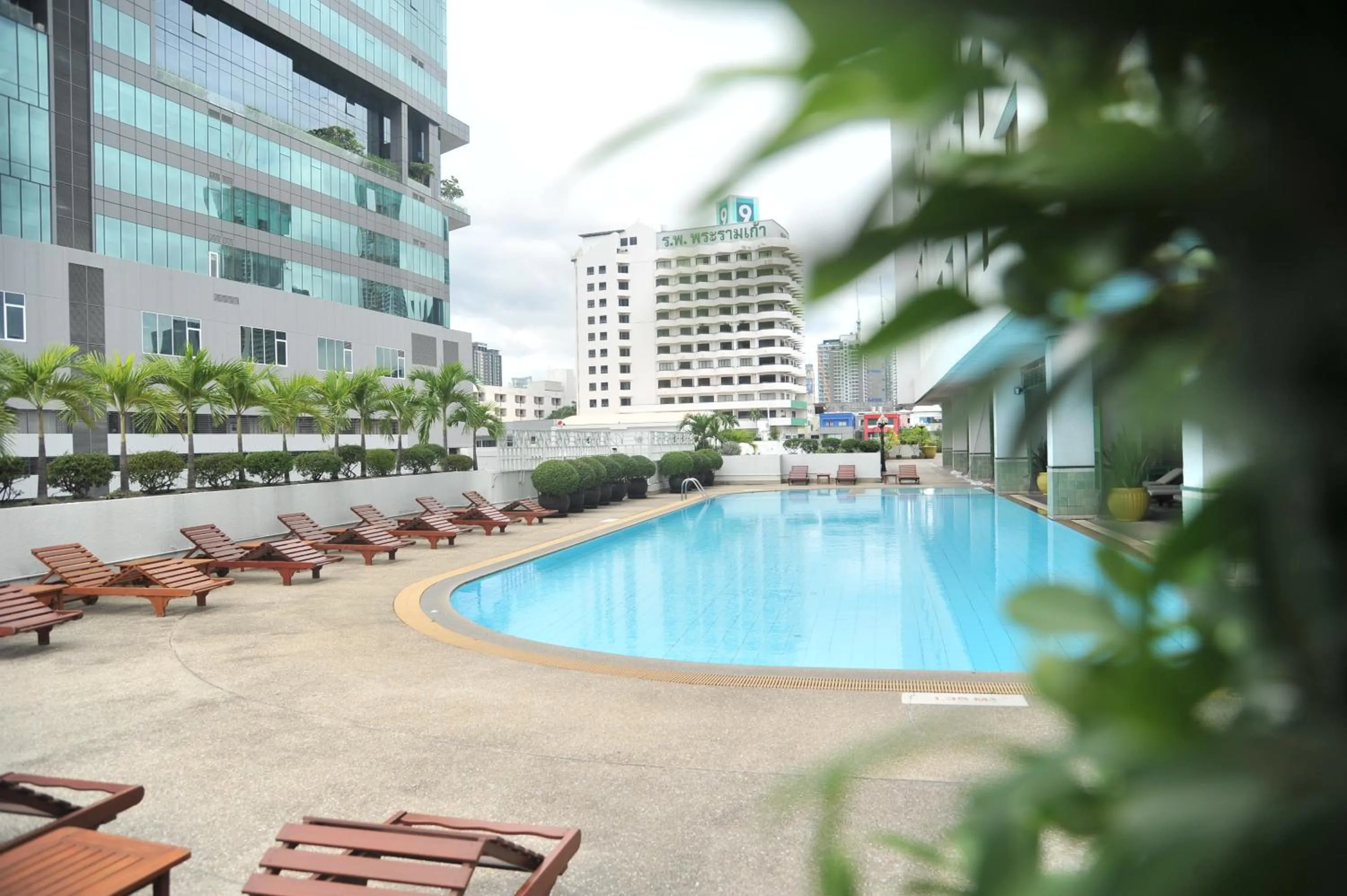 Pool view in Golden Tulip Sovereign Hotel Bangkok