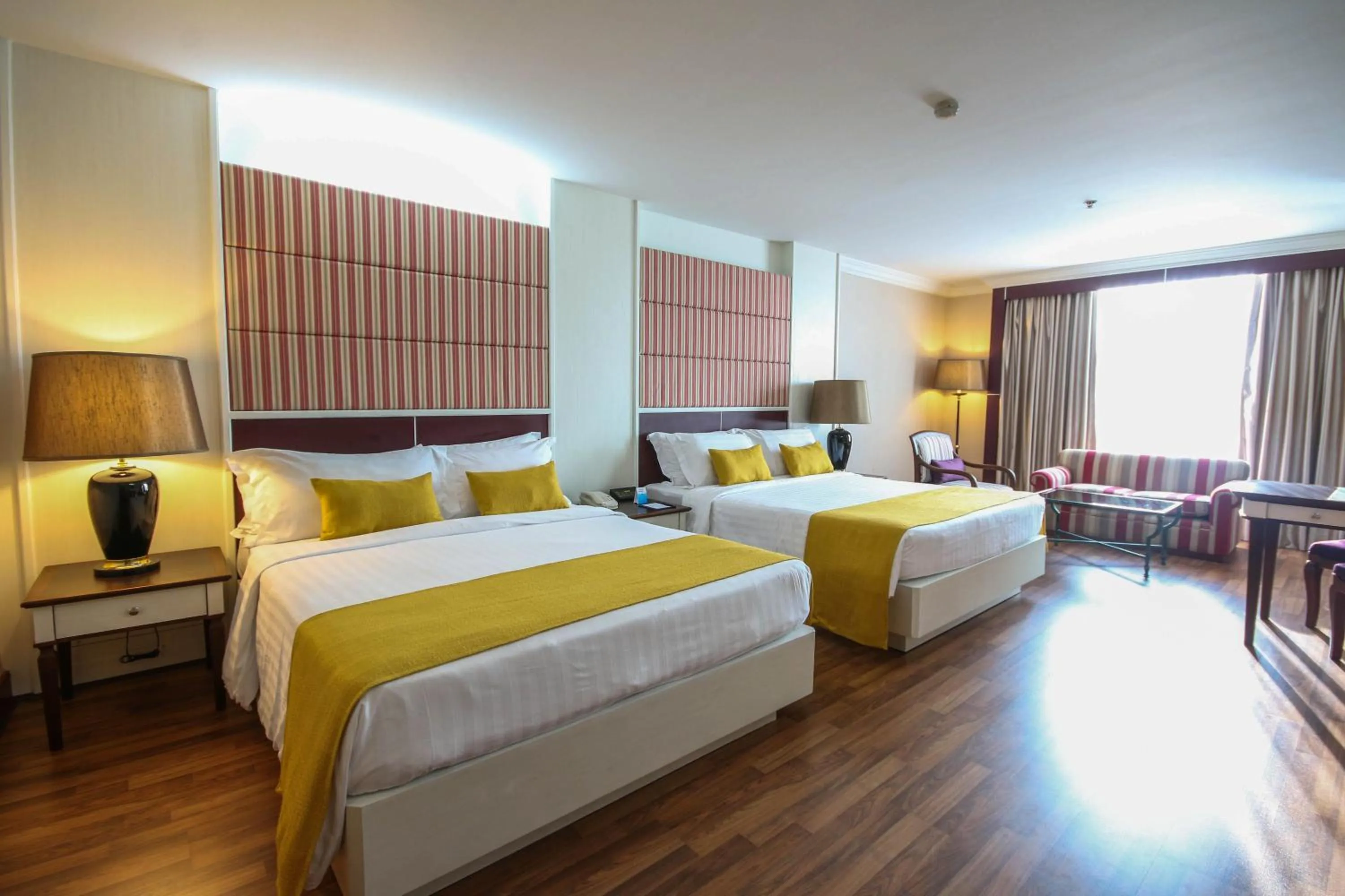 Bed in Golden Tulip Sovereign Hotel Bangkok