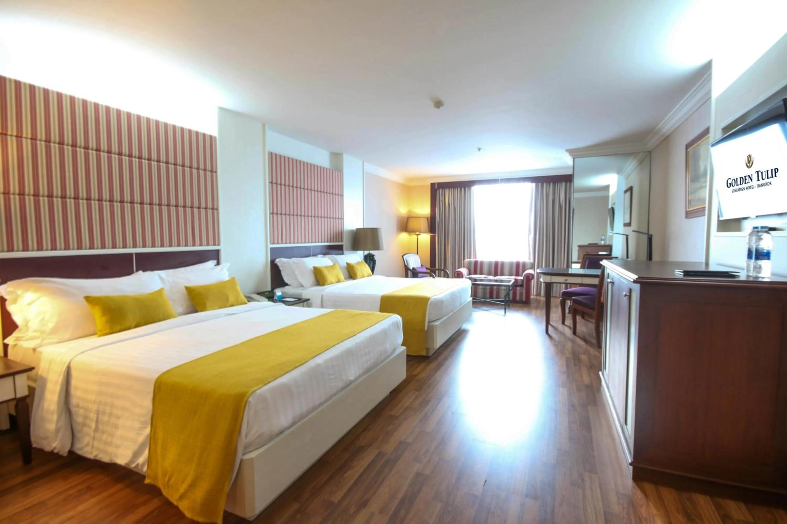 Bed in Golden Tulip Sovereign Hotel Bangkok