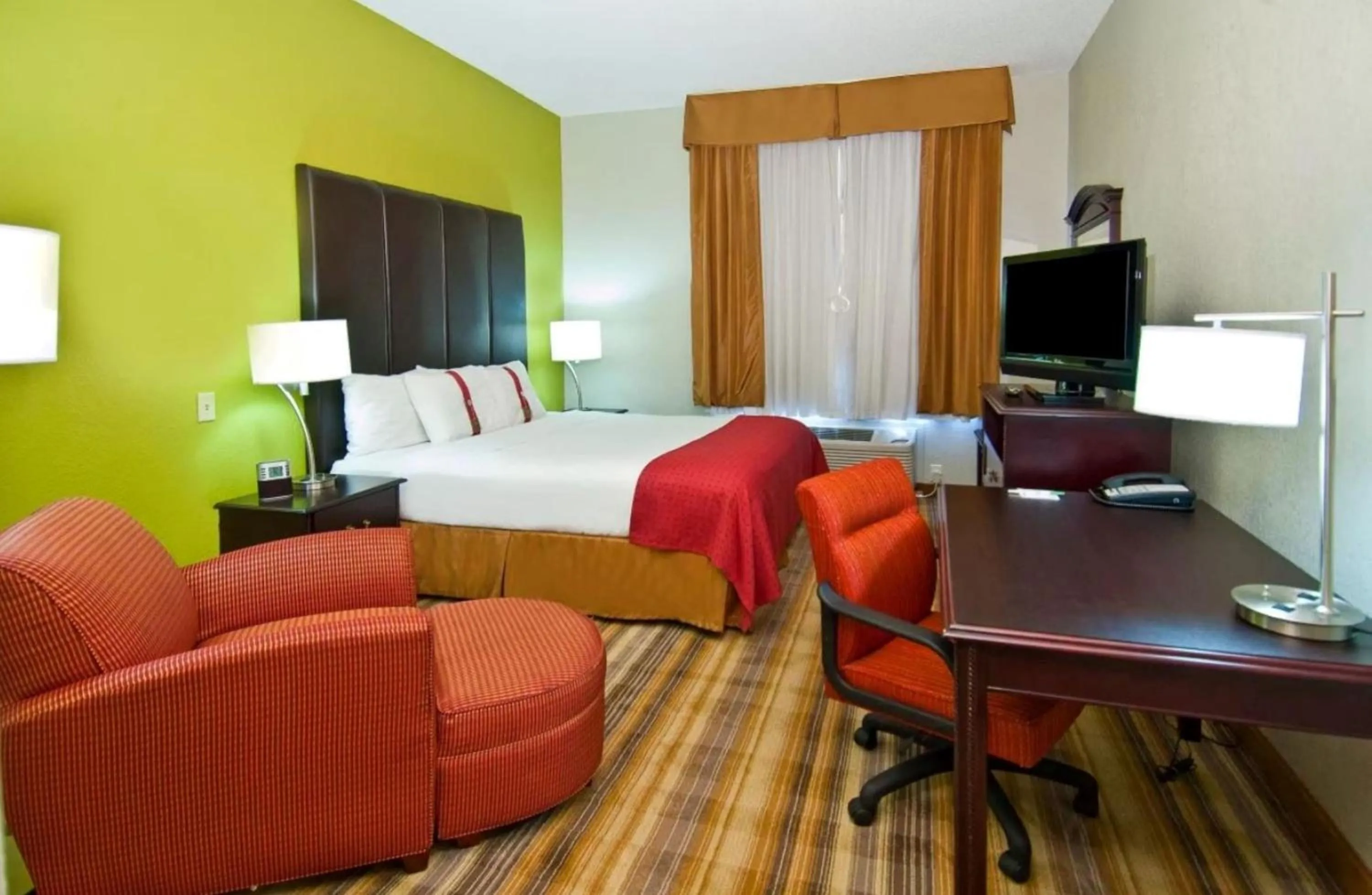 Photo of the whole room in Holiday Inn Vicksburg by IHG