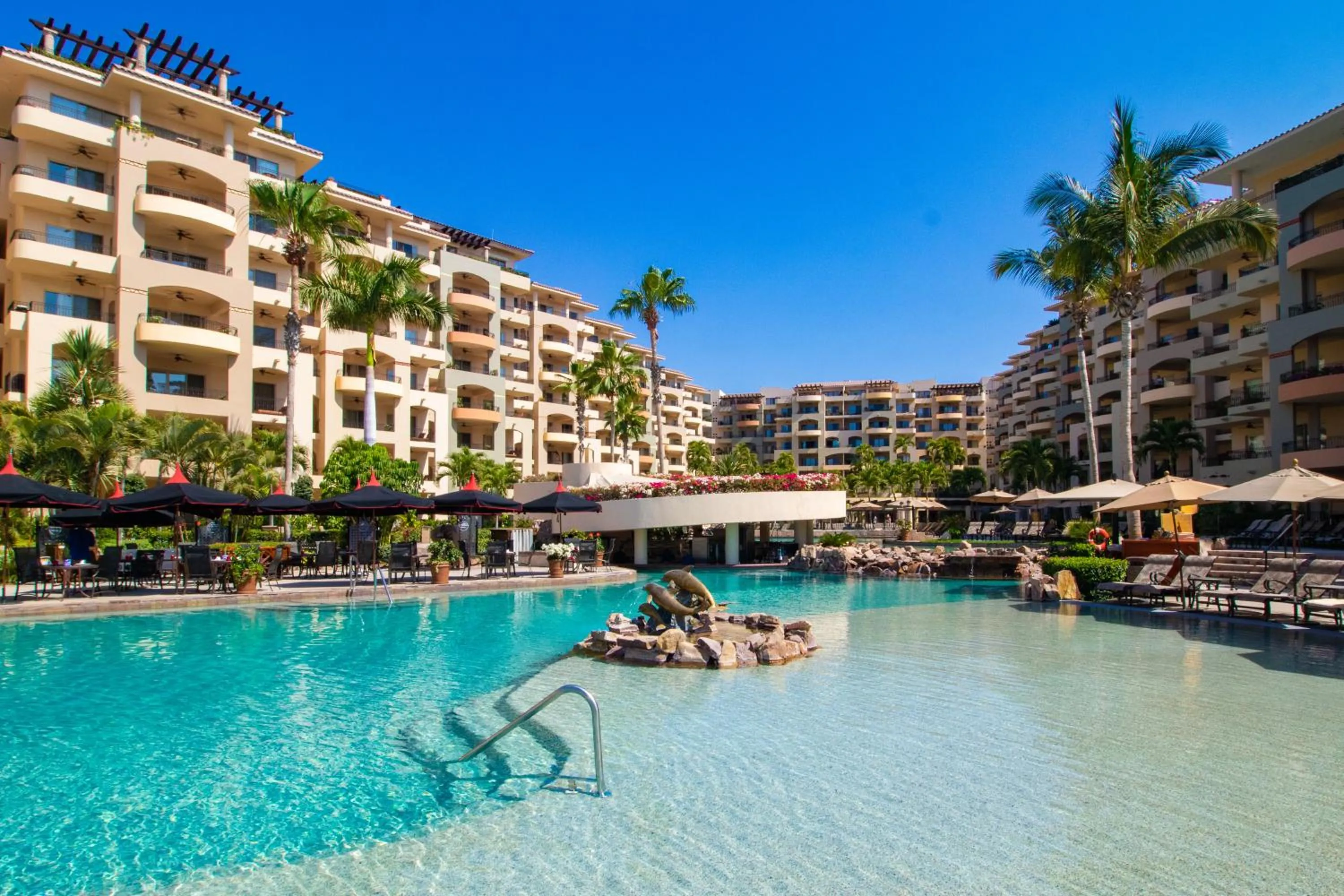 Swimming pool in Villa la Estancia Beach Resort & Spa