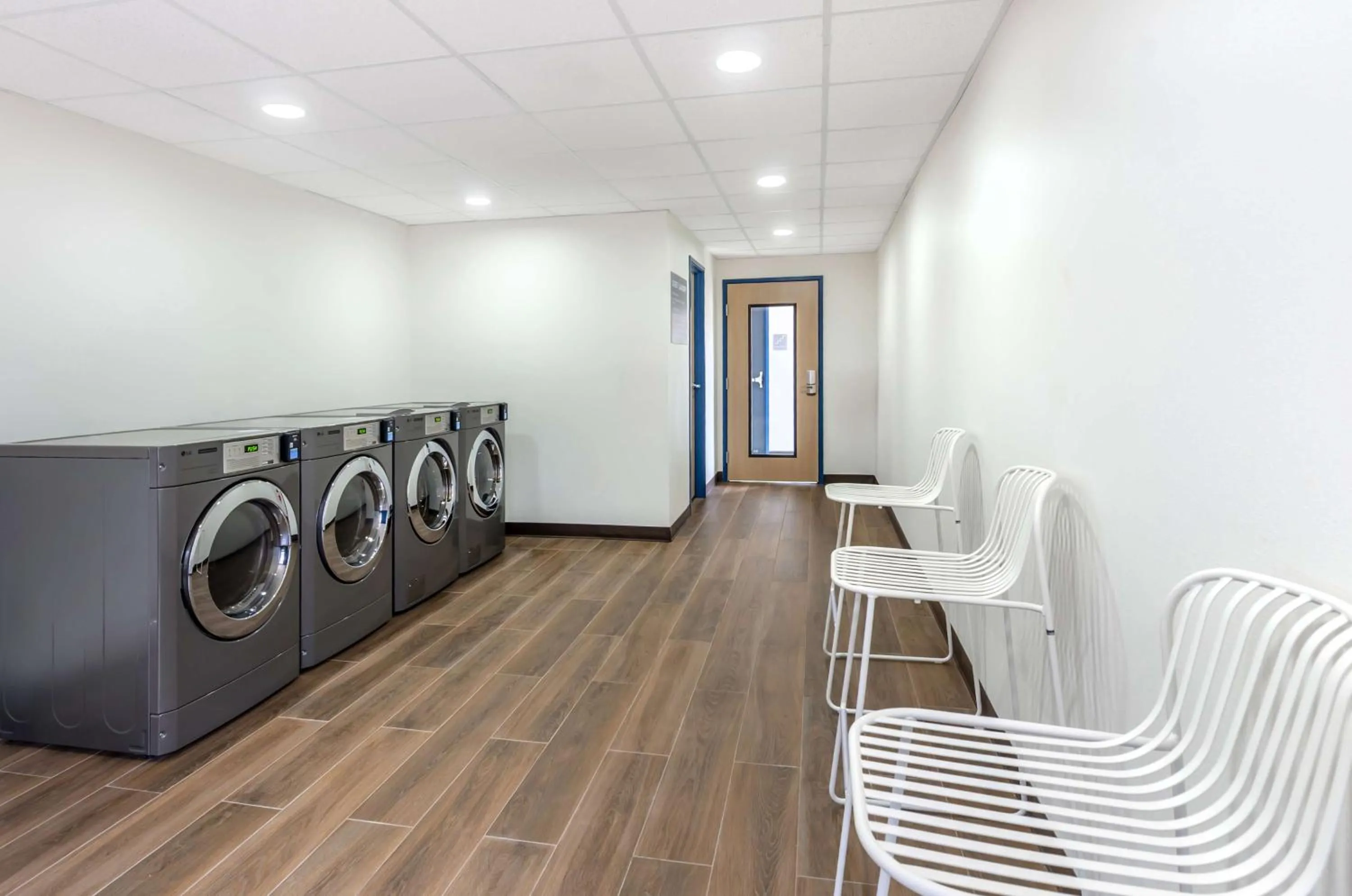 laundry in Spark By Hilton Roanoke Airport