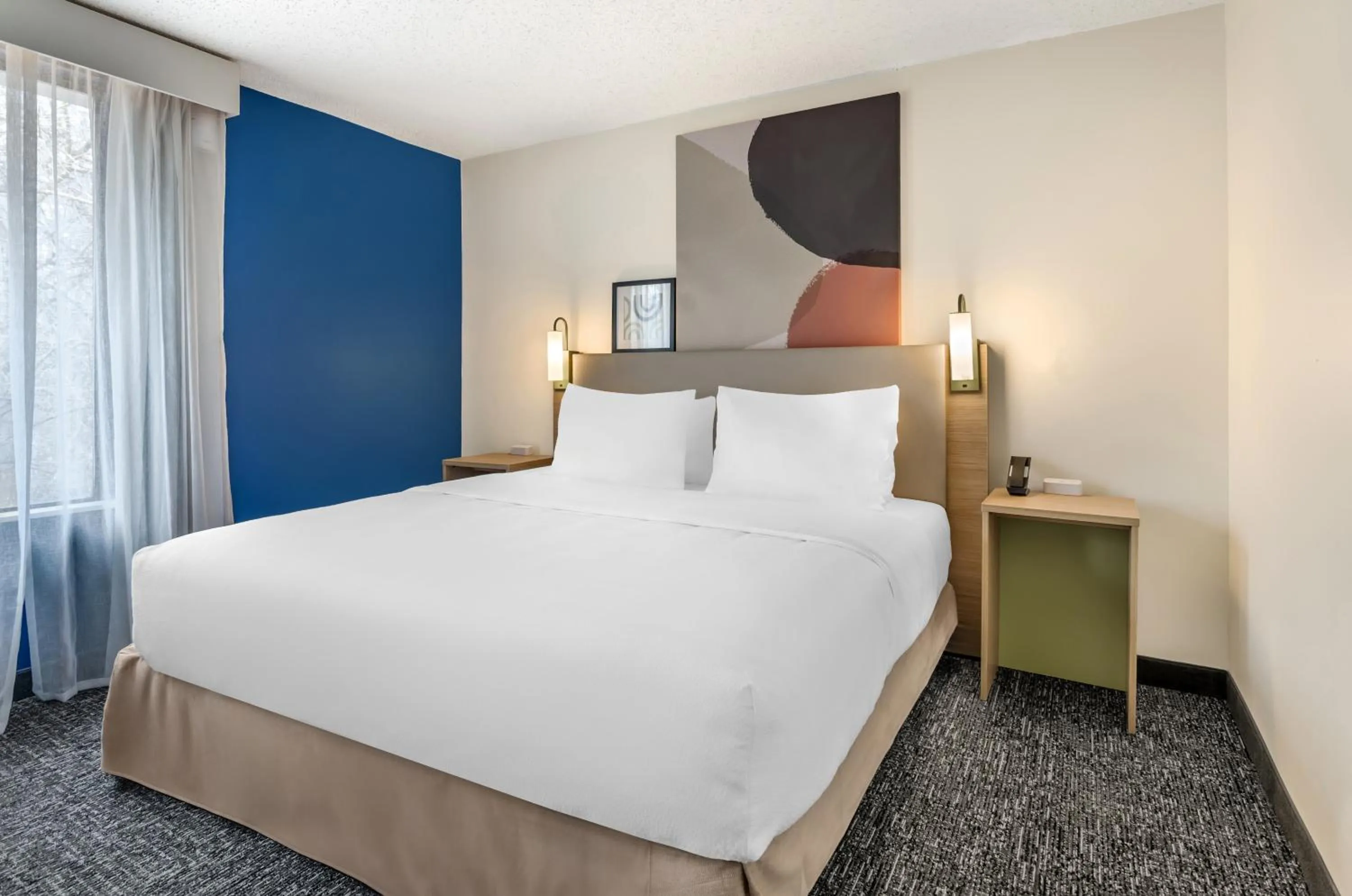 Guests, Bed in Spark By Hilton Roanoke Airport