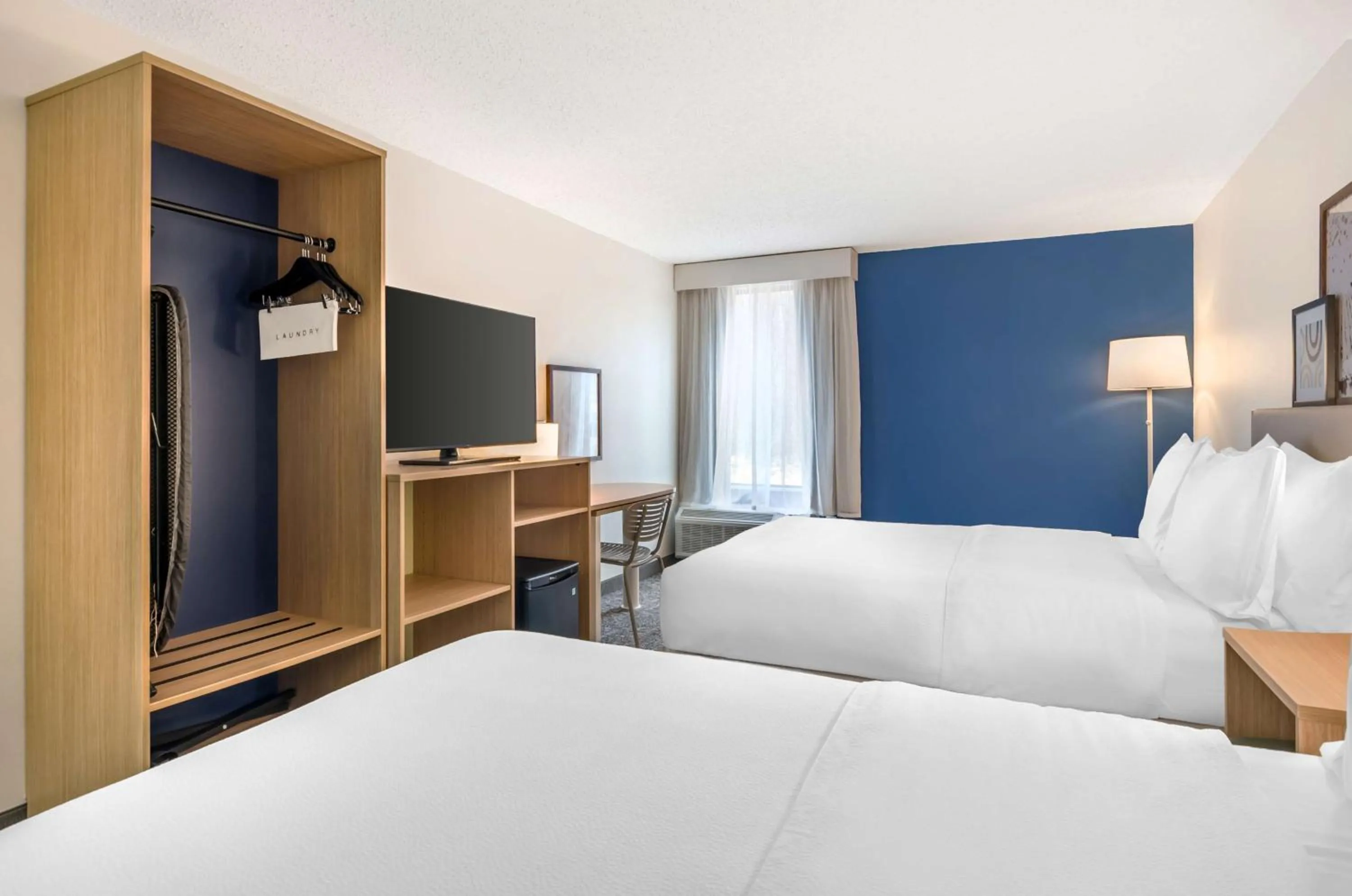 Bed in Spark By Hilton Roanoke Airport