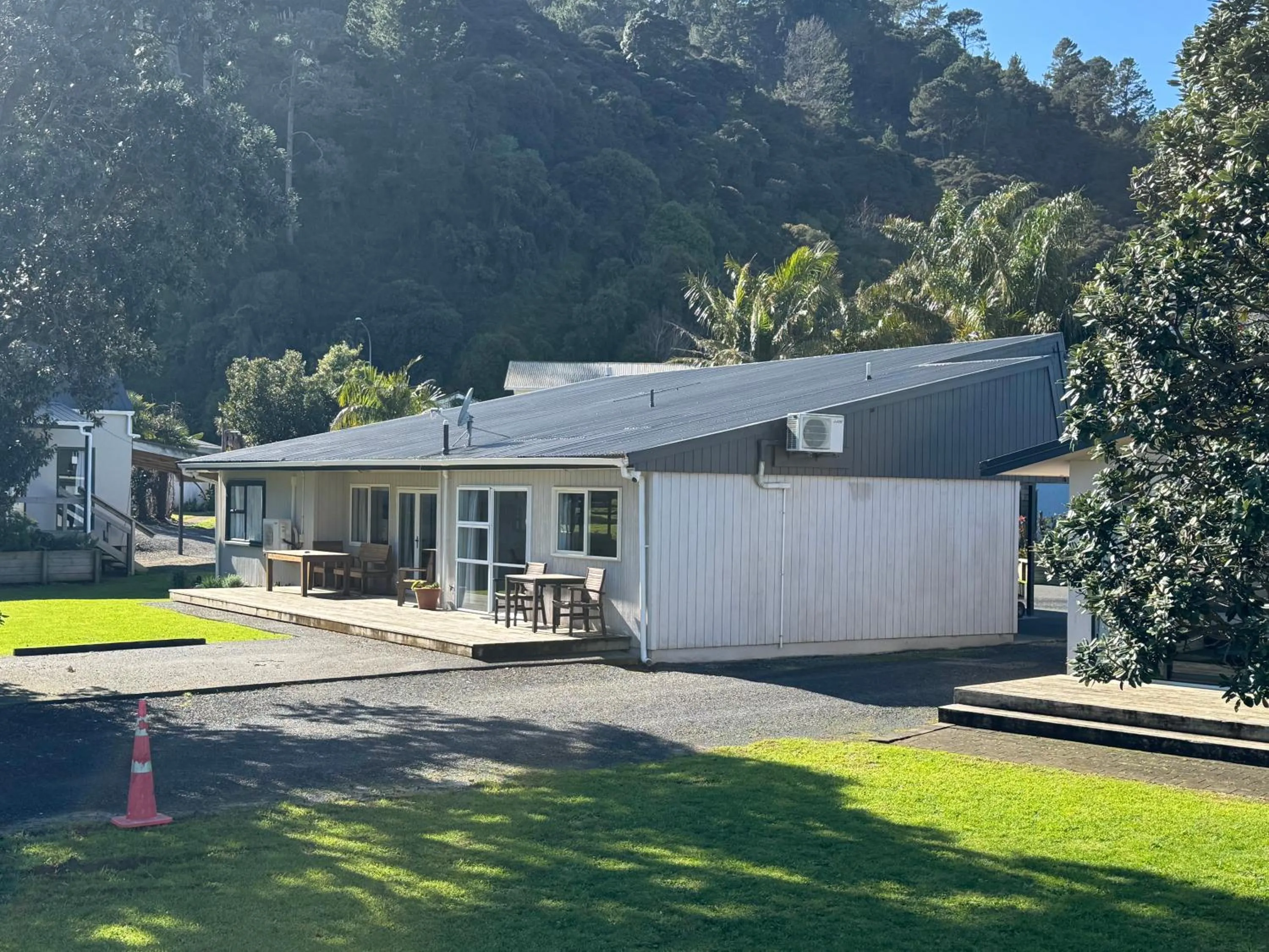 Property building in Comfort Inn Sunset