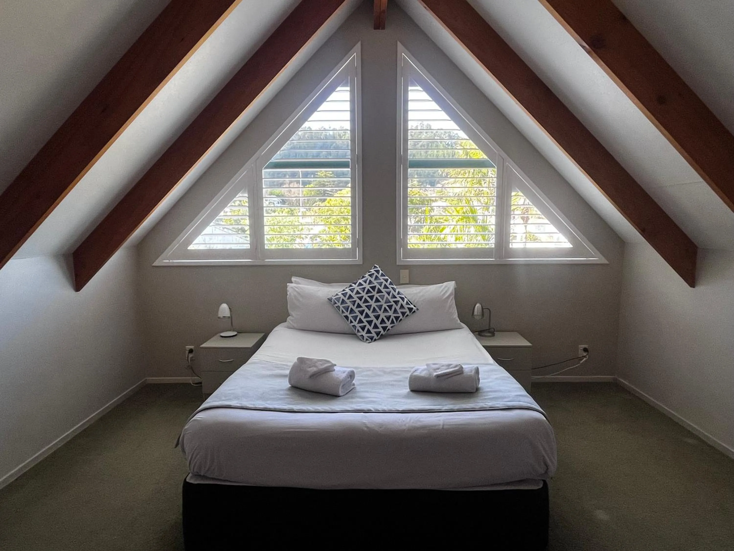 Bedroom, Bed in Comfort Inn Sunset