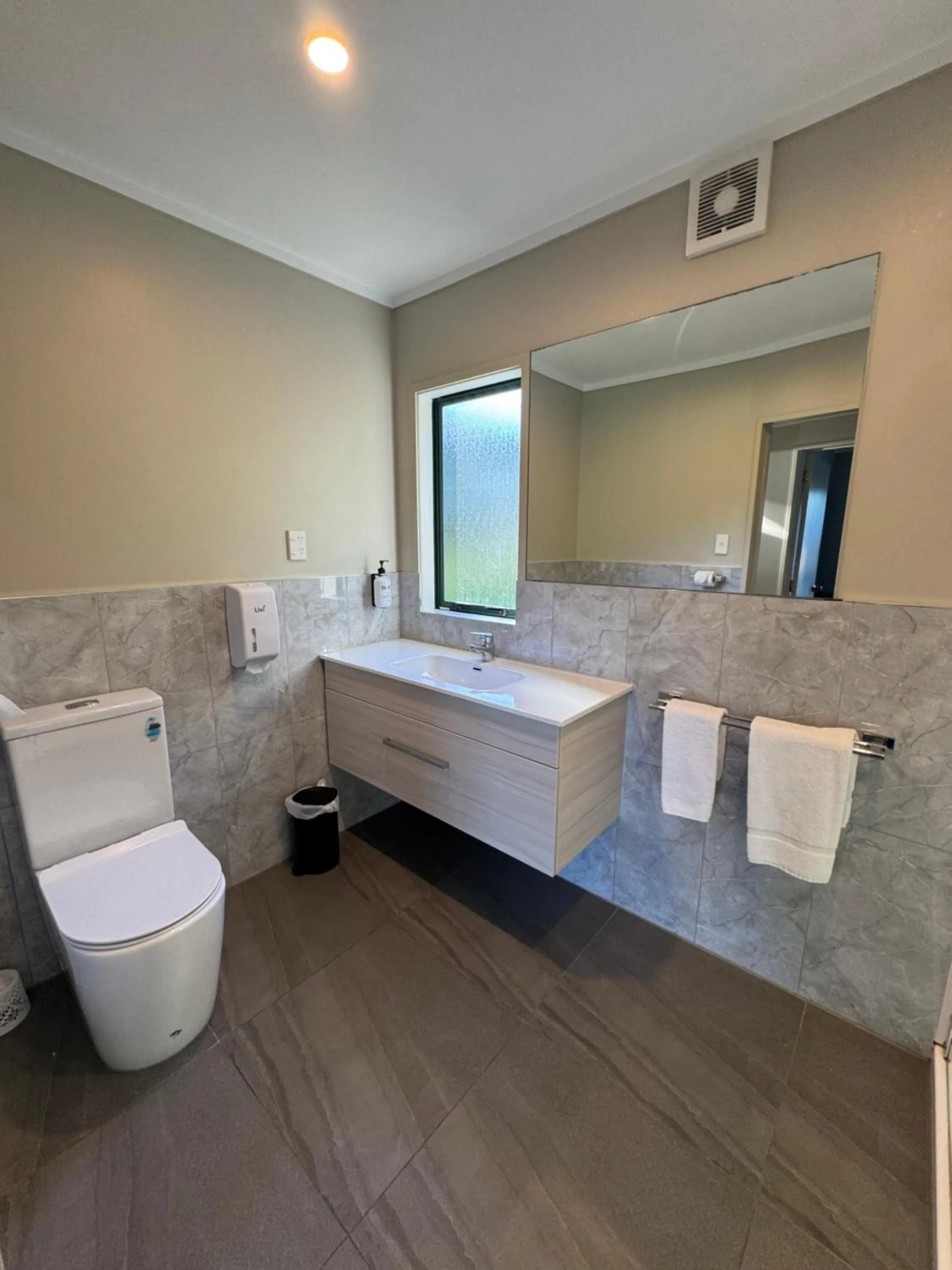 Bathroom in Comfort Inn Sunset