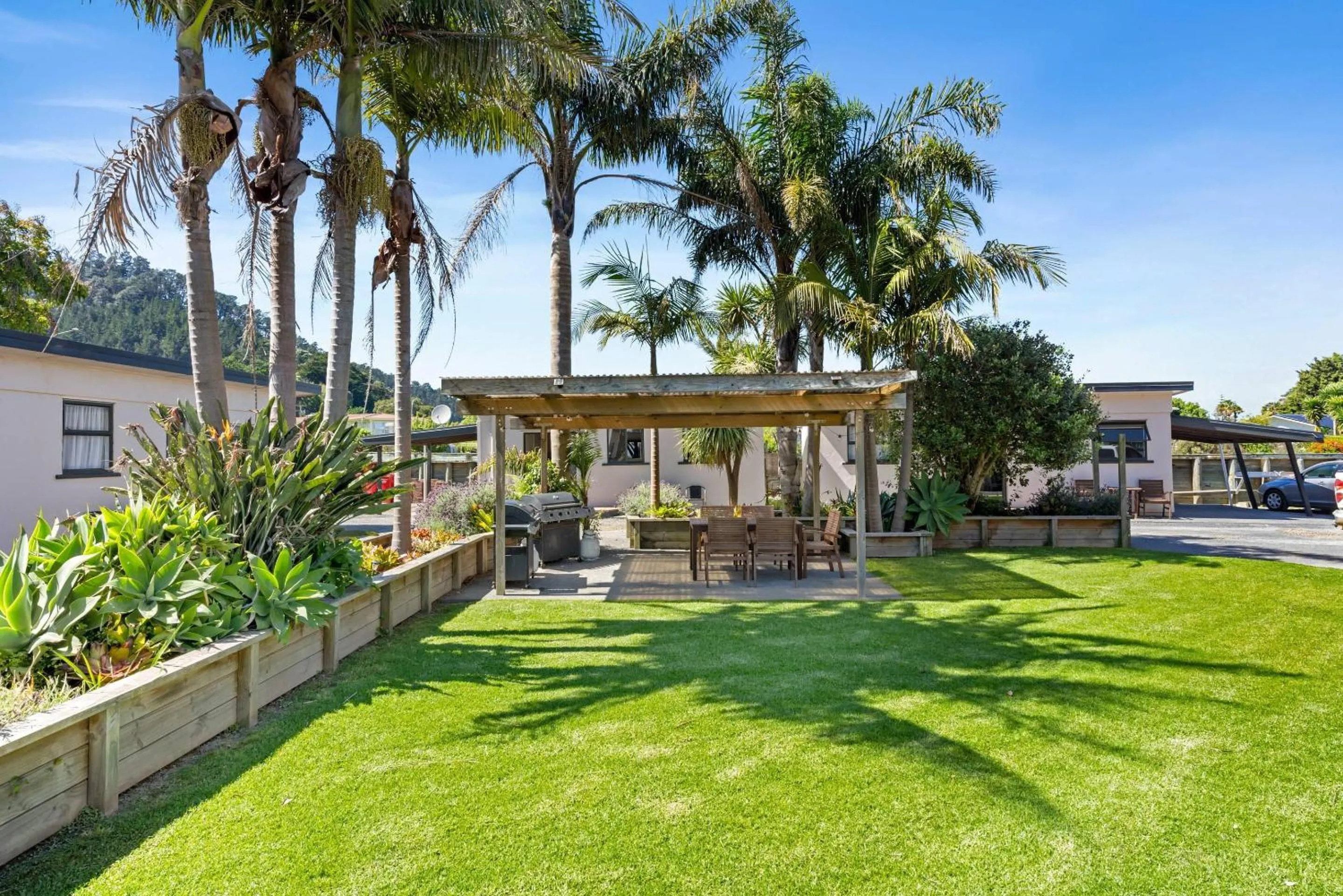 Property building in Comfort Inn Sunset