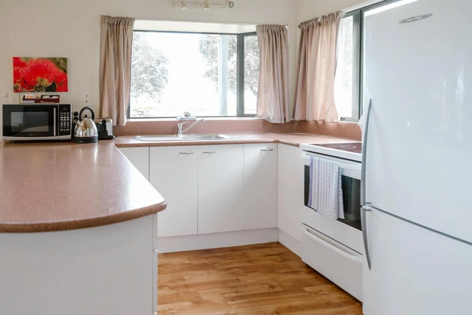 Kitchen or kitchenette in Comfort Inn Sunset