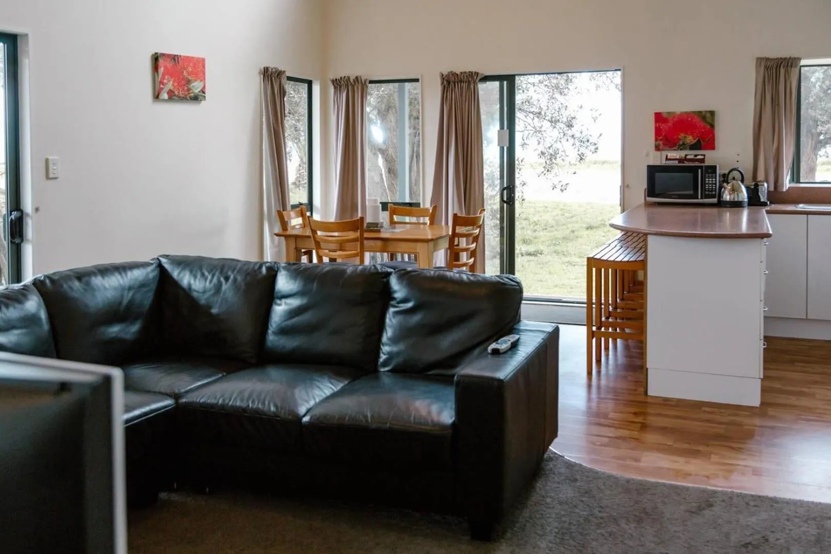 Living room in Comfort Inn Sunset