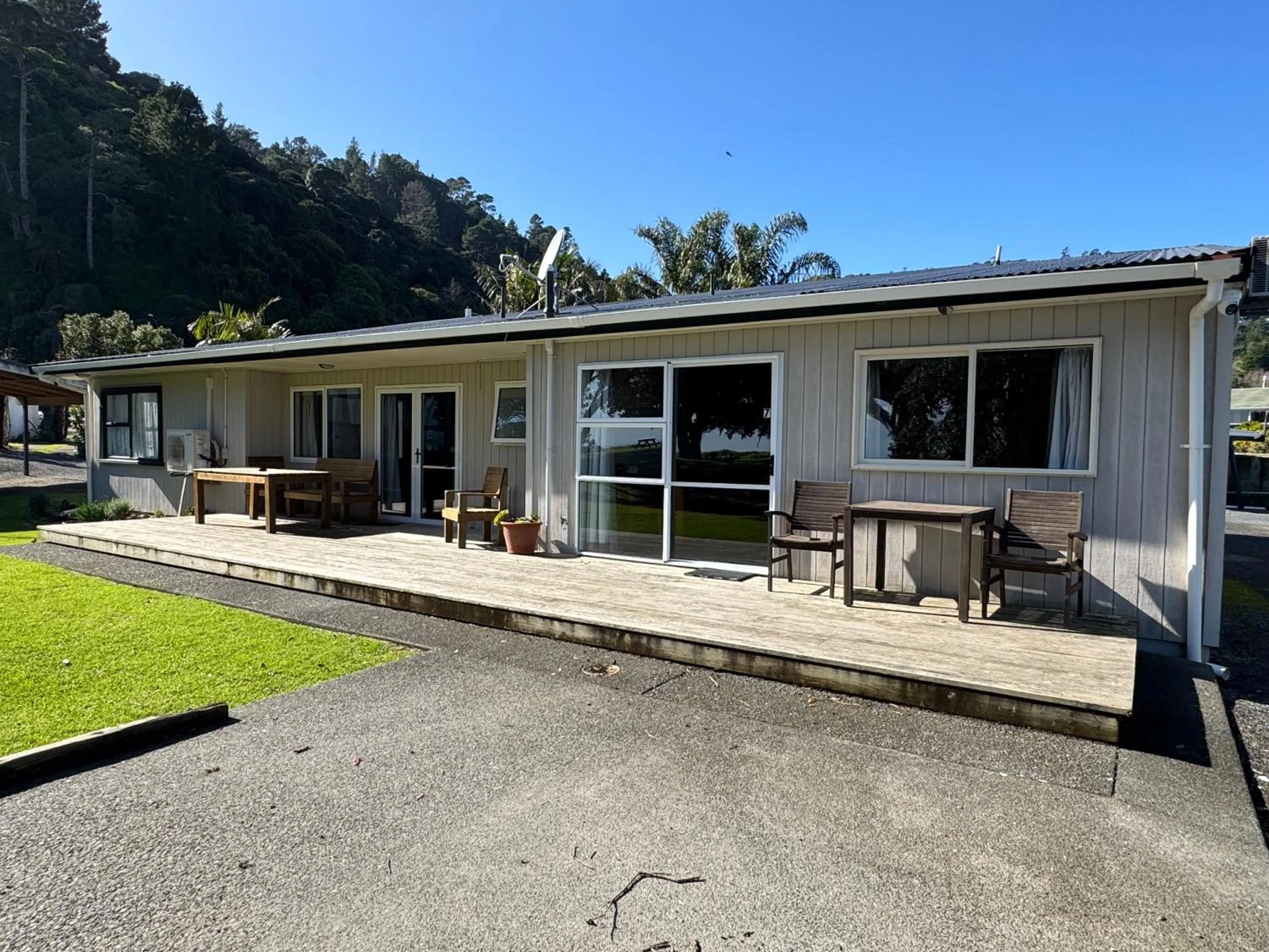 Property building in Comfort Inn Sunset