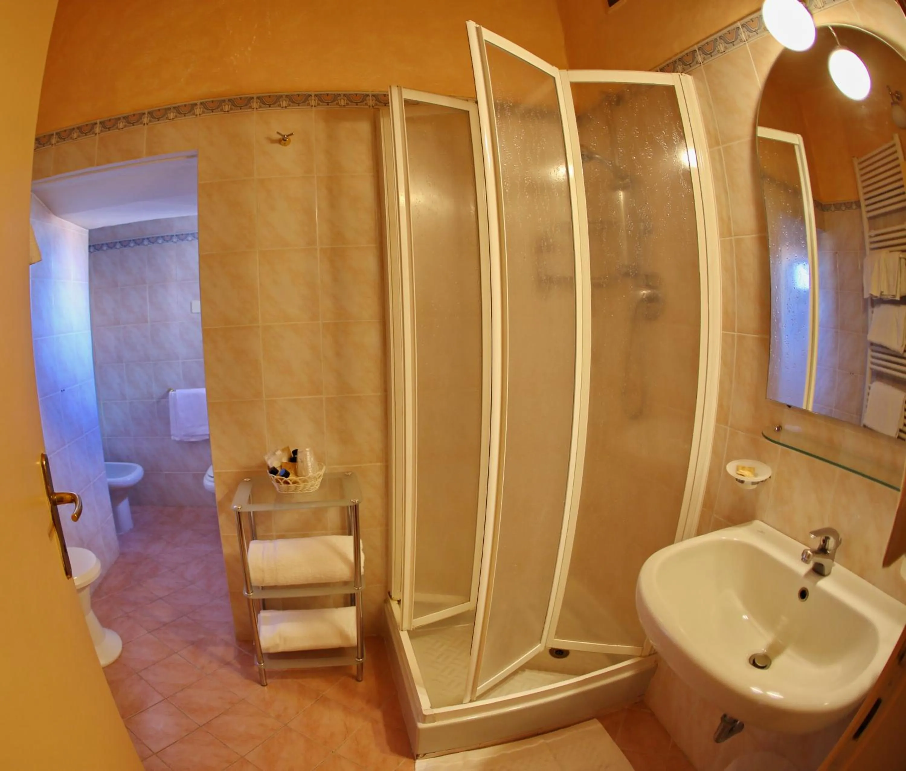 Bathroom in Hotel Italia Cortona