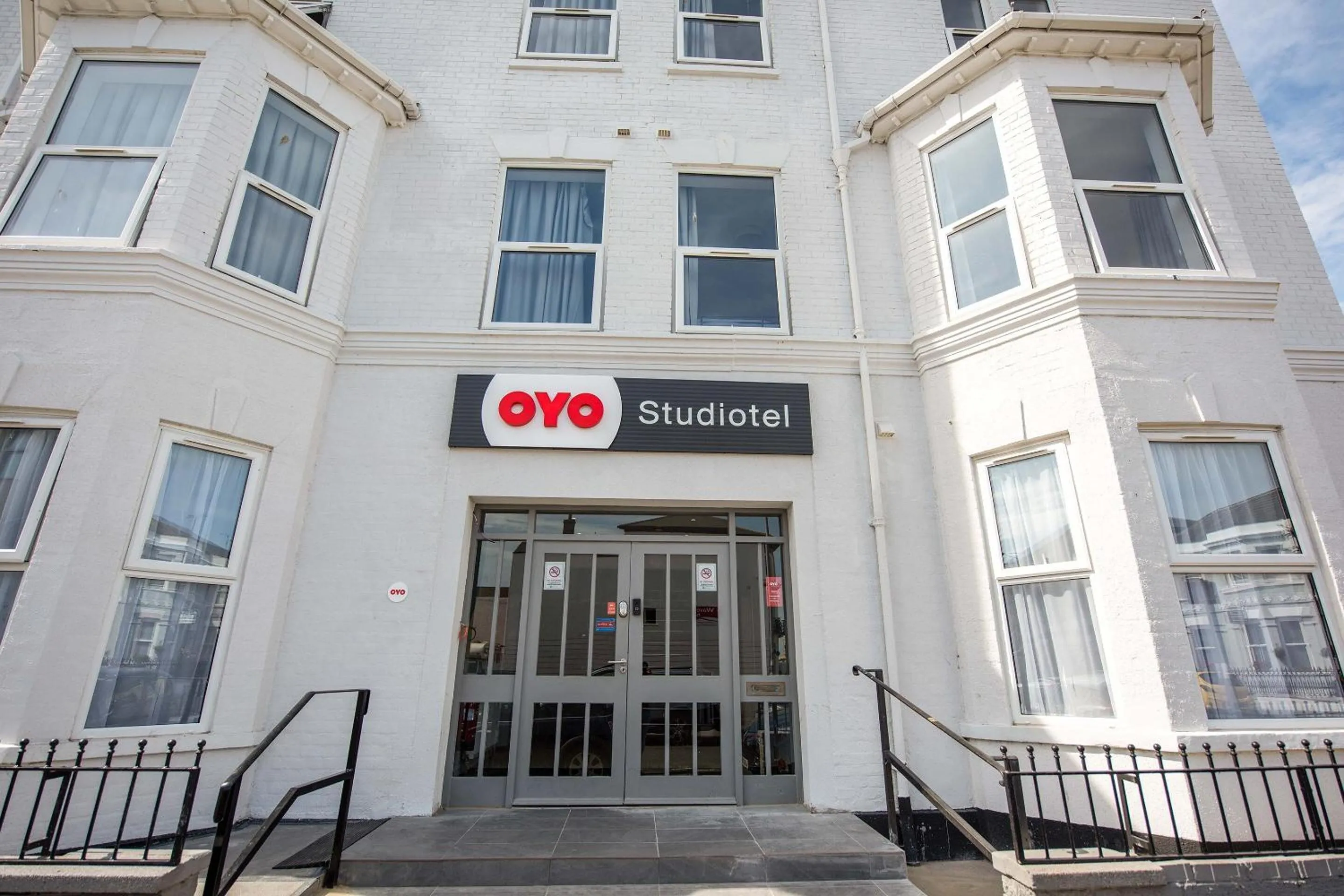 Facade/entrance in OYO Studiotel Great Yarmouth - Modern Hotel Apartments