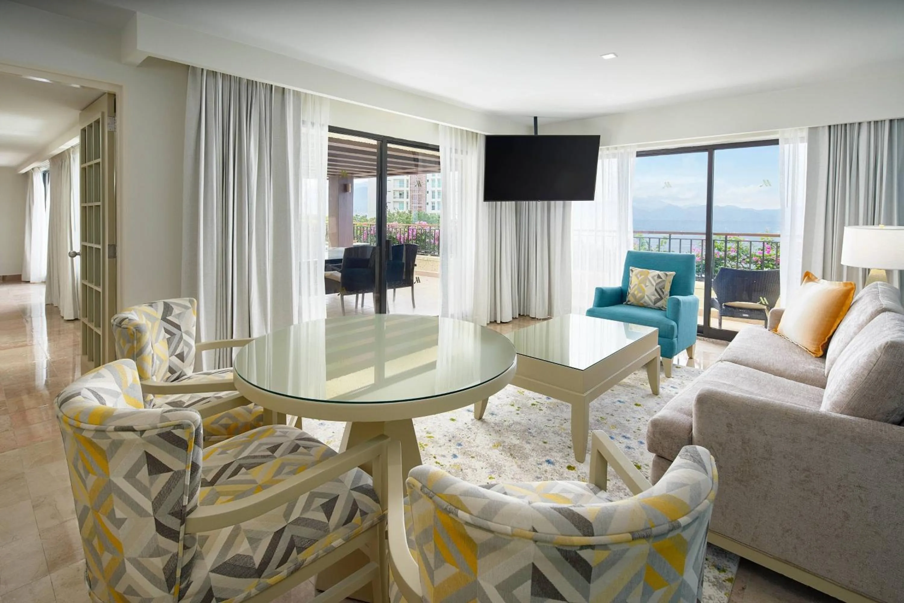 Living room in Marriott Puerto Vallarta Resort & Spa