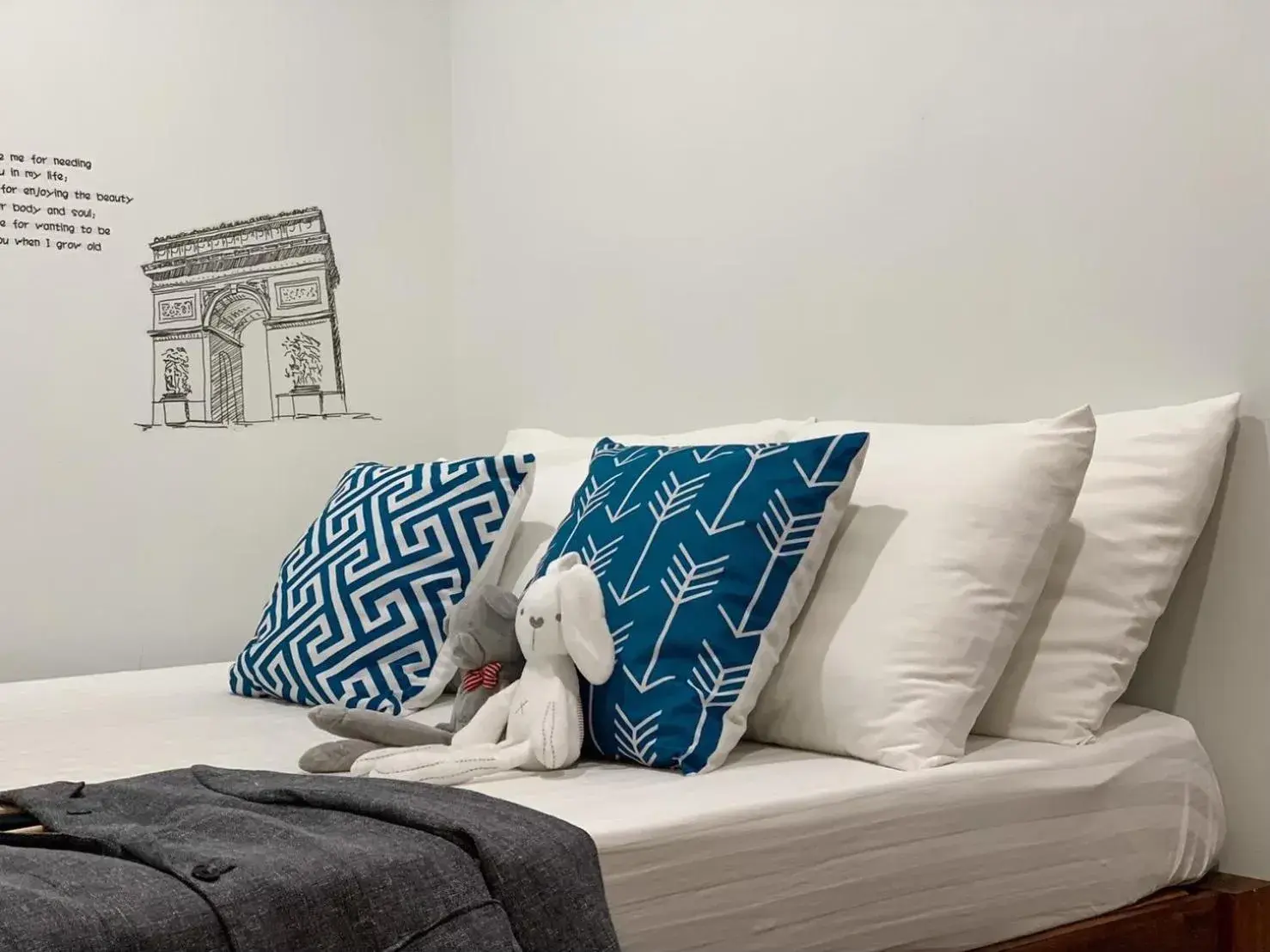 Queen Room with Shared Bathroom in Click Hostel Queen Room with Shared Bathroom in Click Hostel