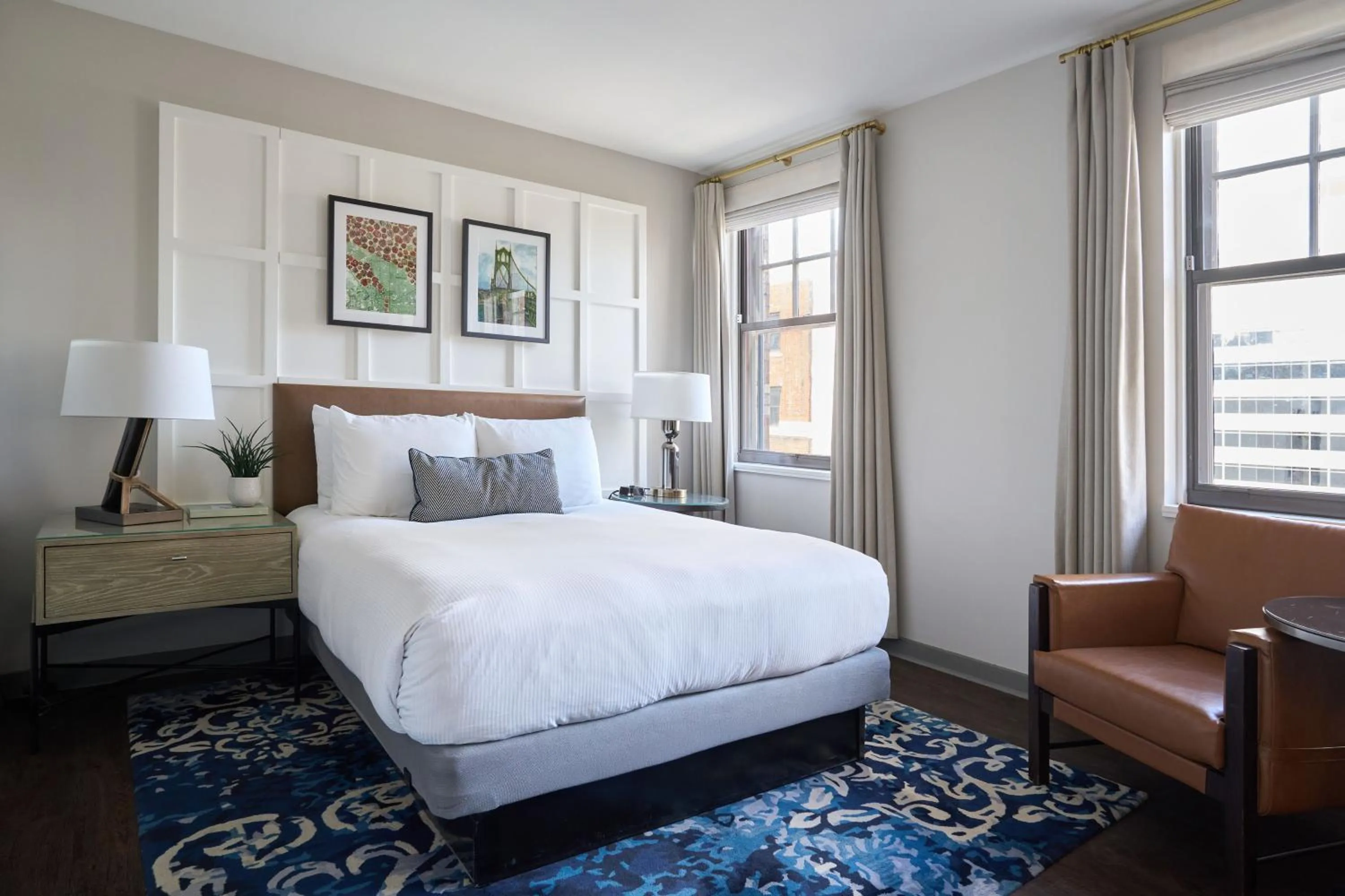 Bed in Heathman Hotel