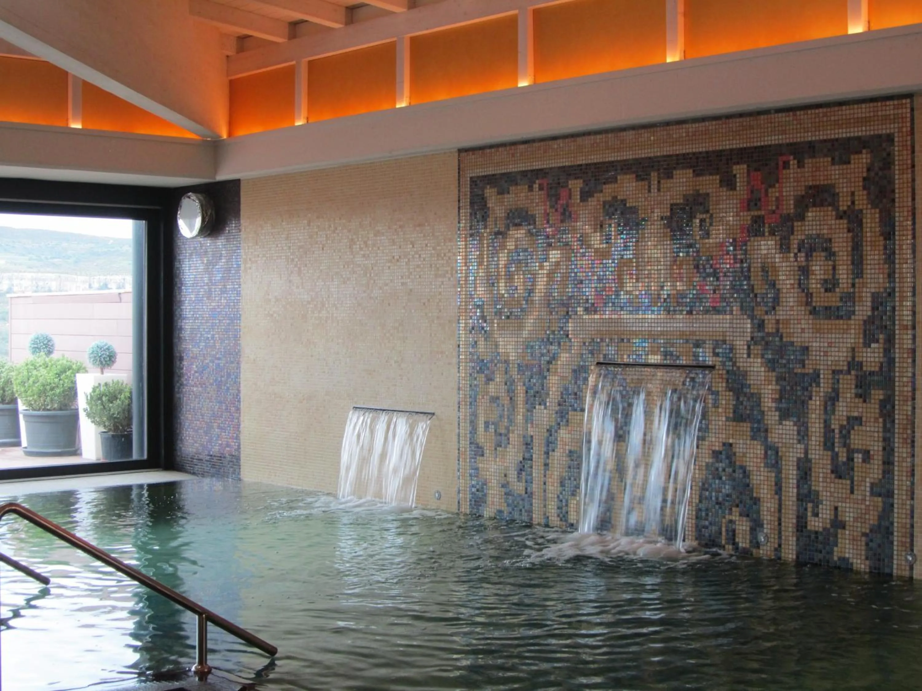 Swimming pool in Hotel Spa Balfagon