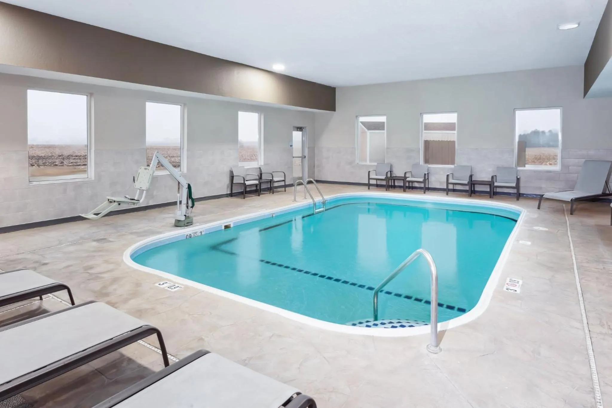 Swimming pool in Holiday Inn Express Pekin - Peoria Area by IHG