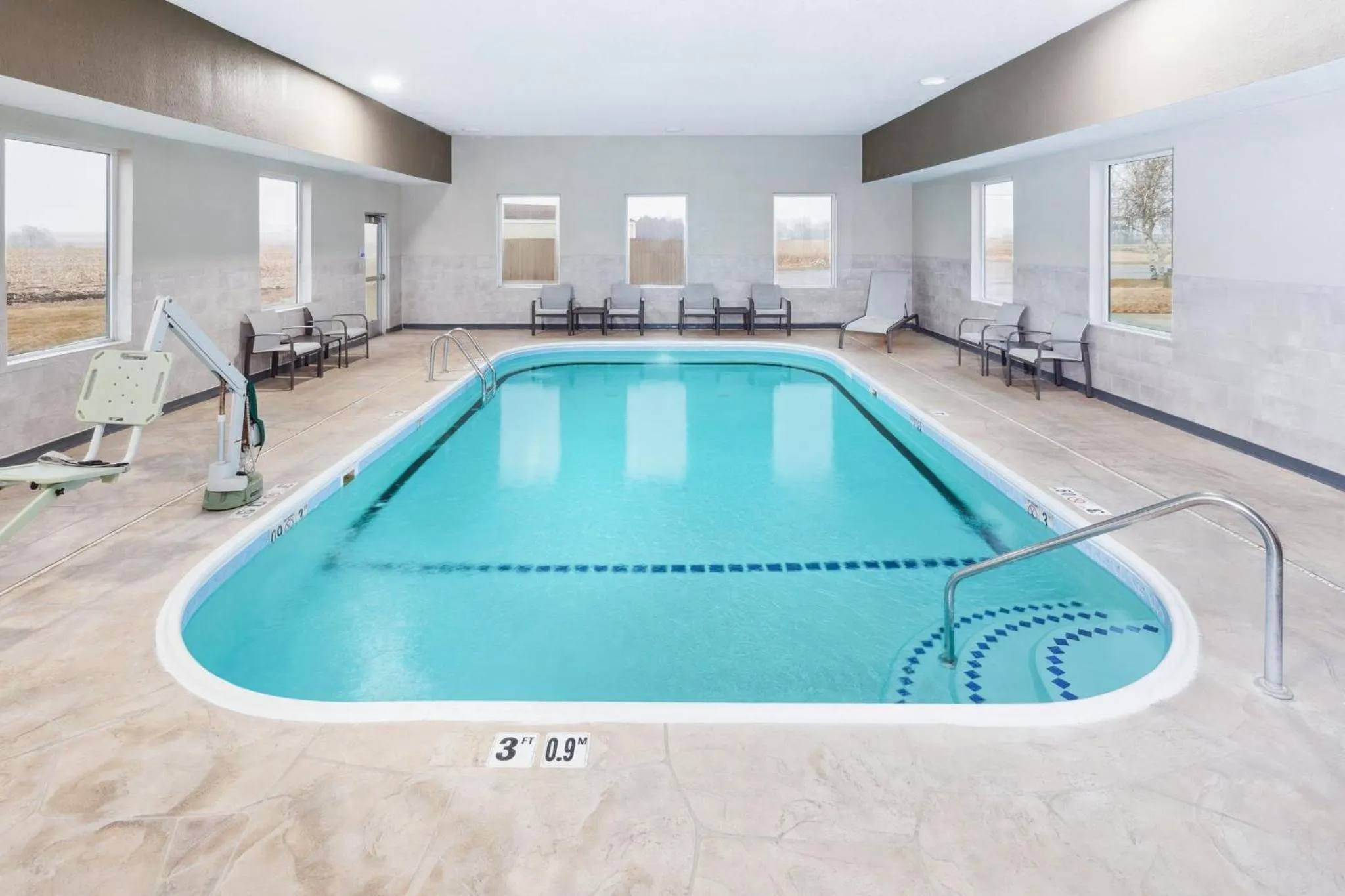 Swimming pool in Holiday Inn Express Pekin - Peoria Area by IHG