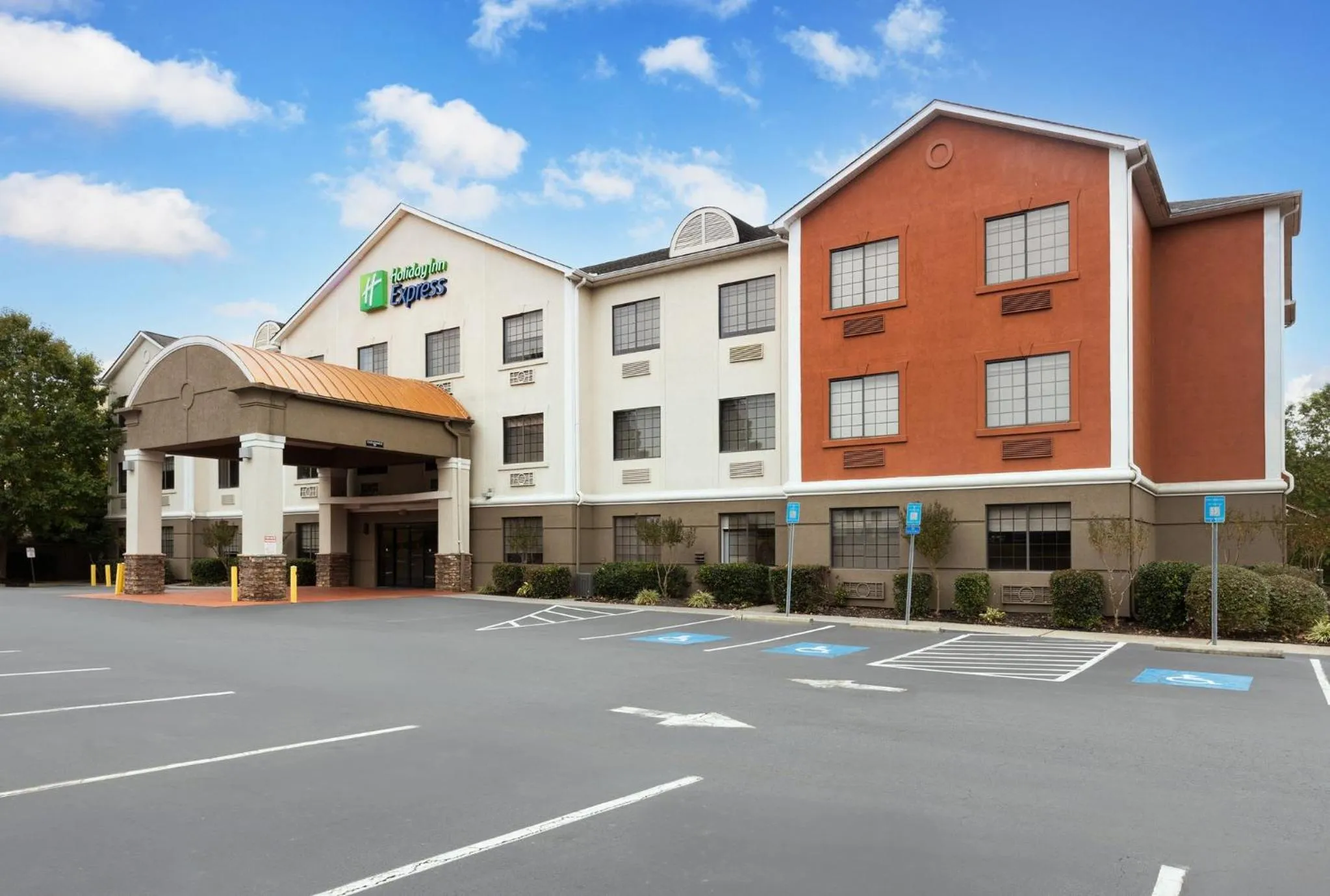Property building in Holiday Inn Express Hotel & Suites Kennesaw Northwest - Acworth by IHG