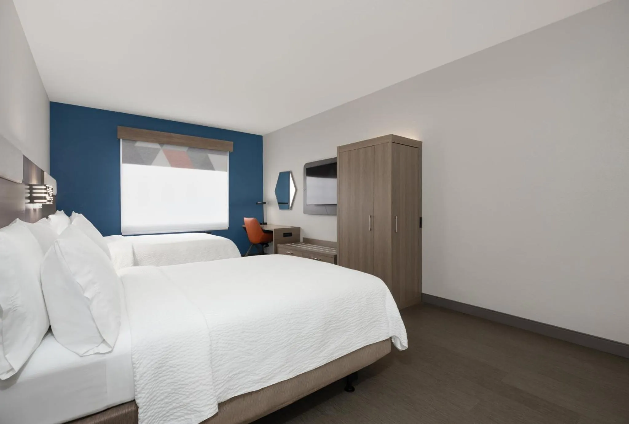 Photo of the whole room, Bed in Holiday Inn Express Hotel & Suites Kennesaw Northwest - Acworth by IHG