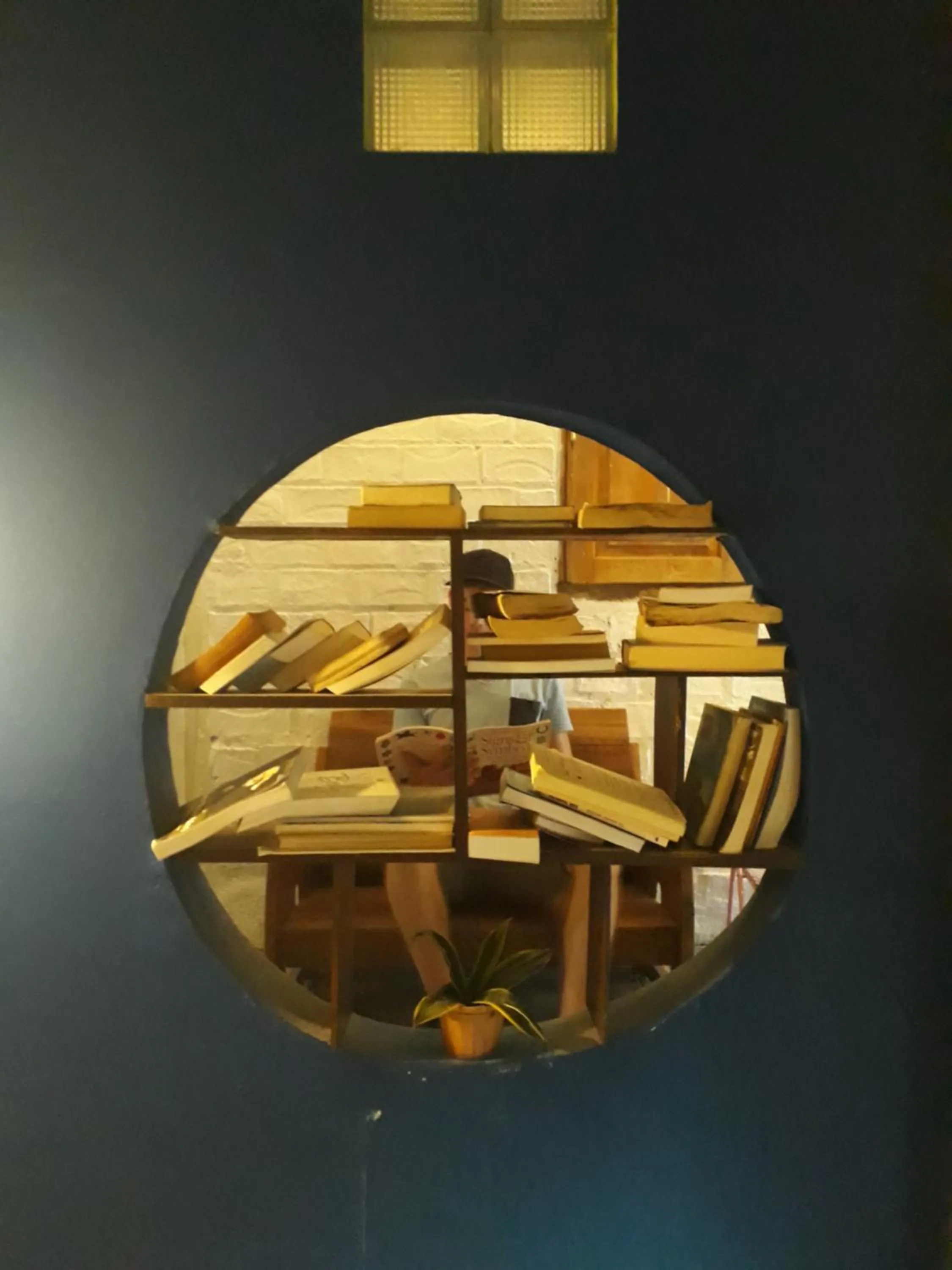 Library in Arjuna Garden Homestay