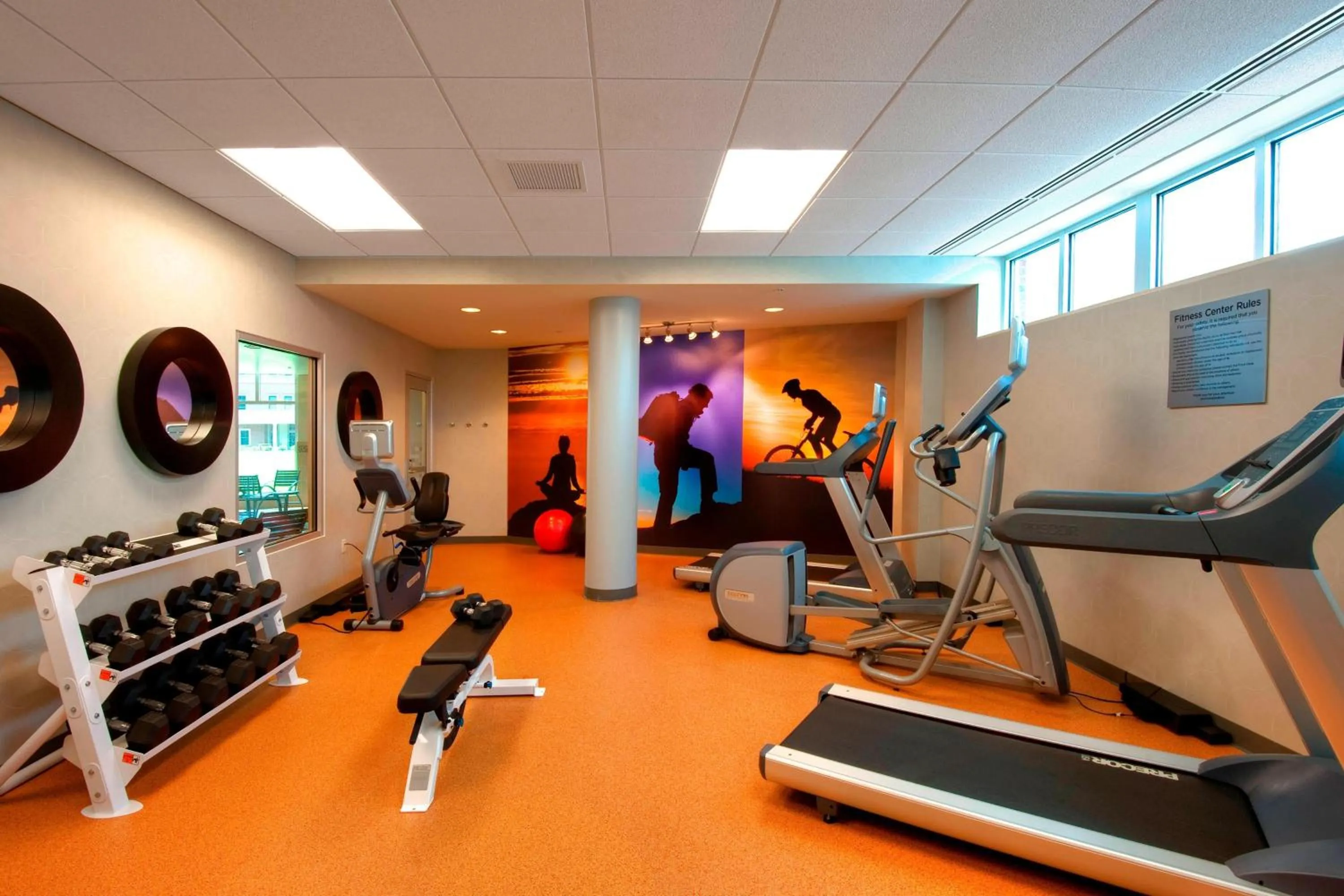 Fitness centre/facilities in Courtyard Keene Downtown
