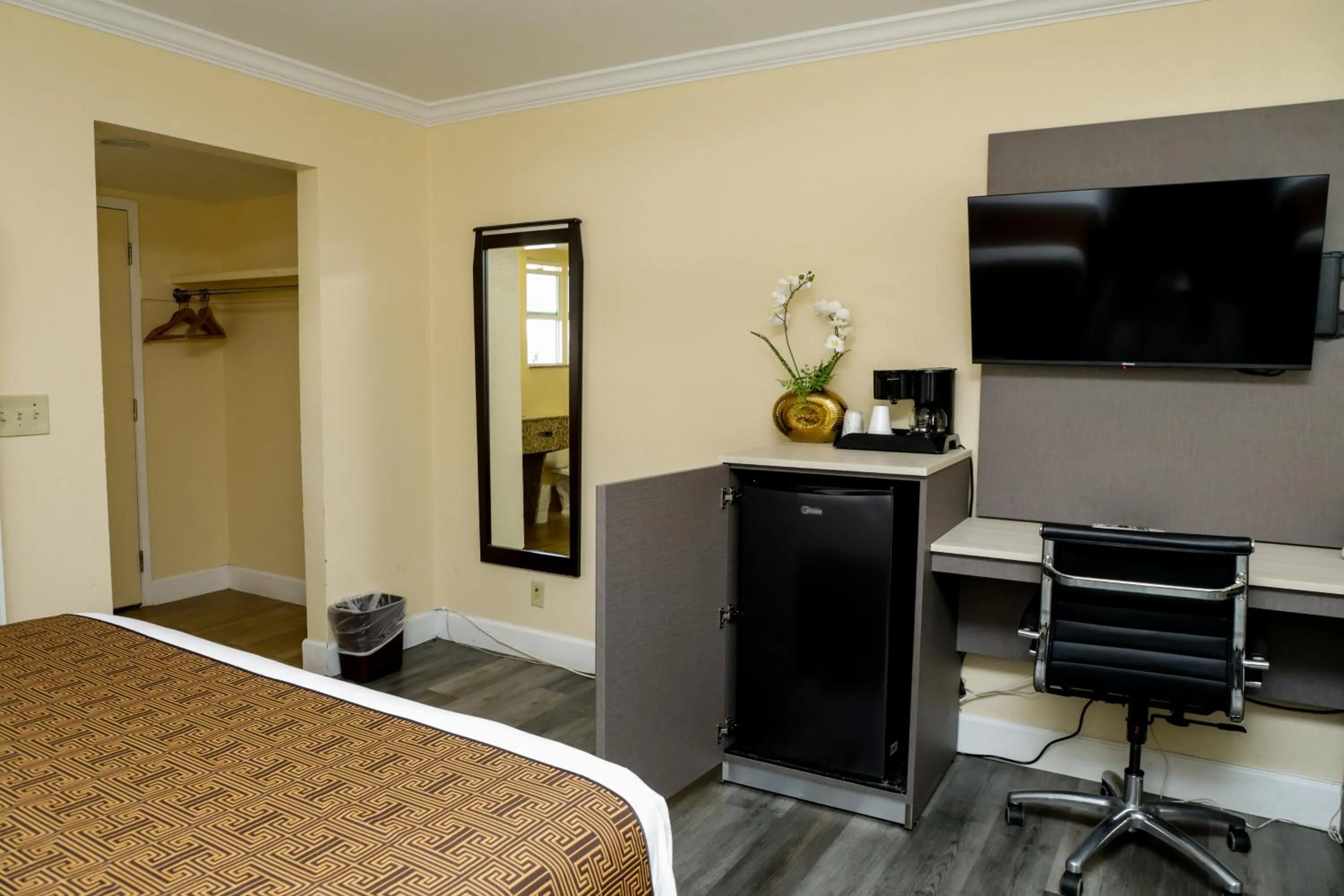 Bed in Silver Surf Motel