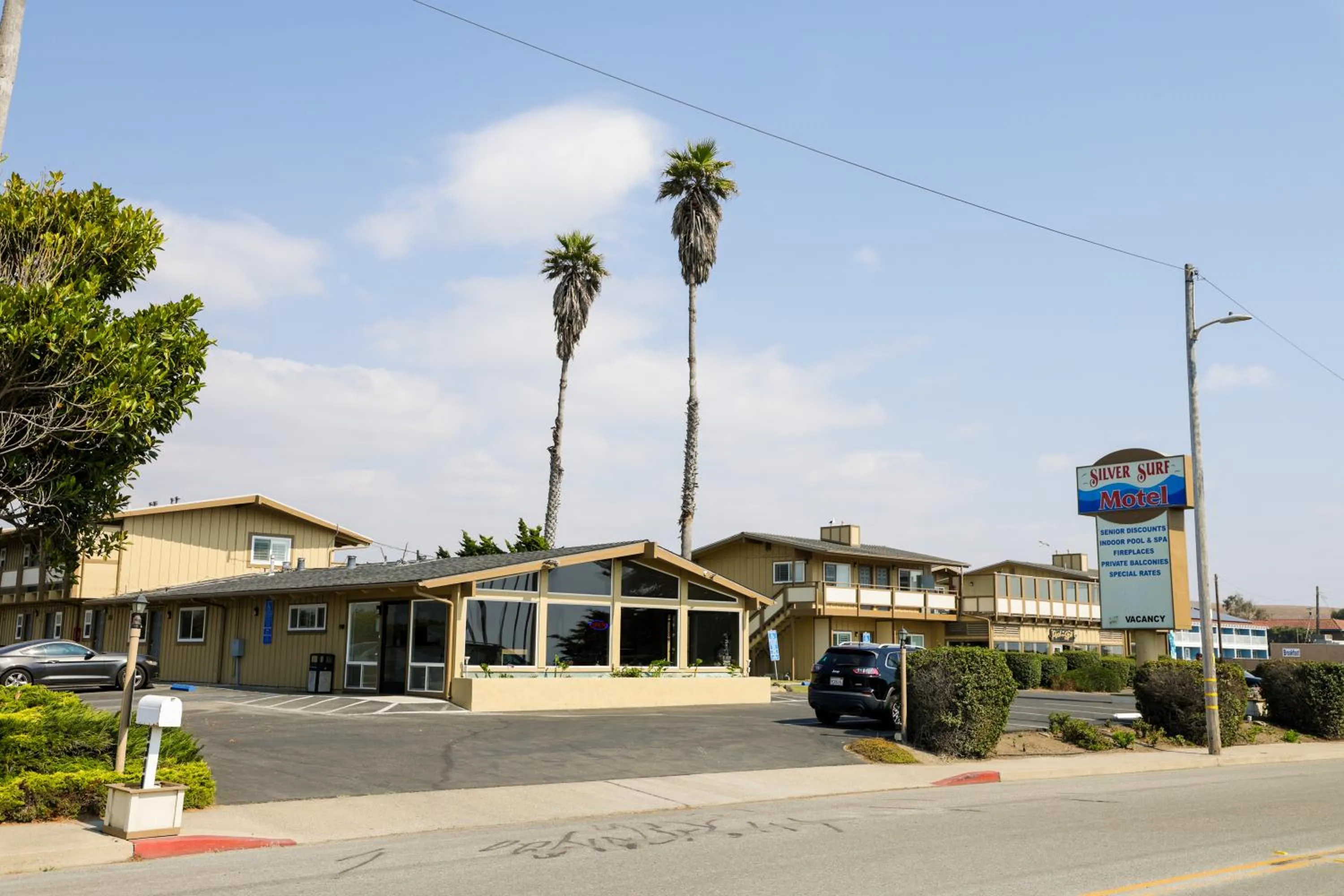 Silver Surf Motel