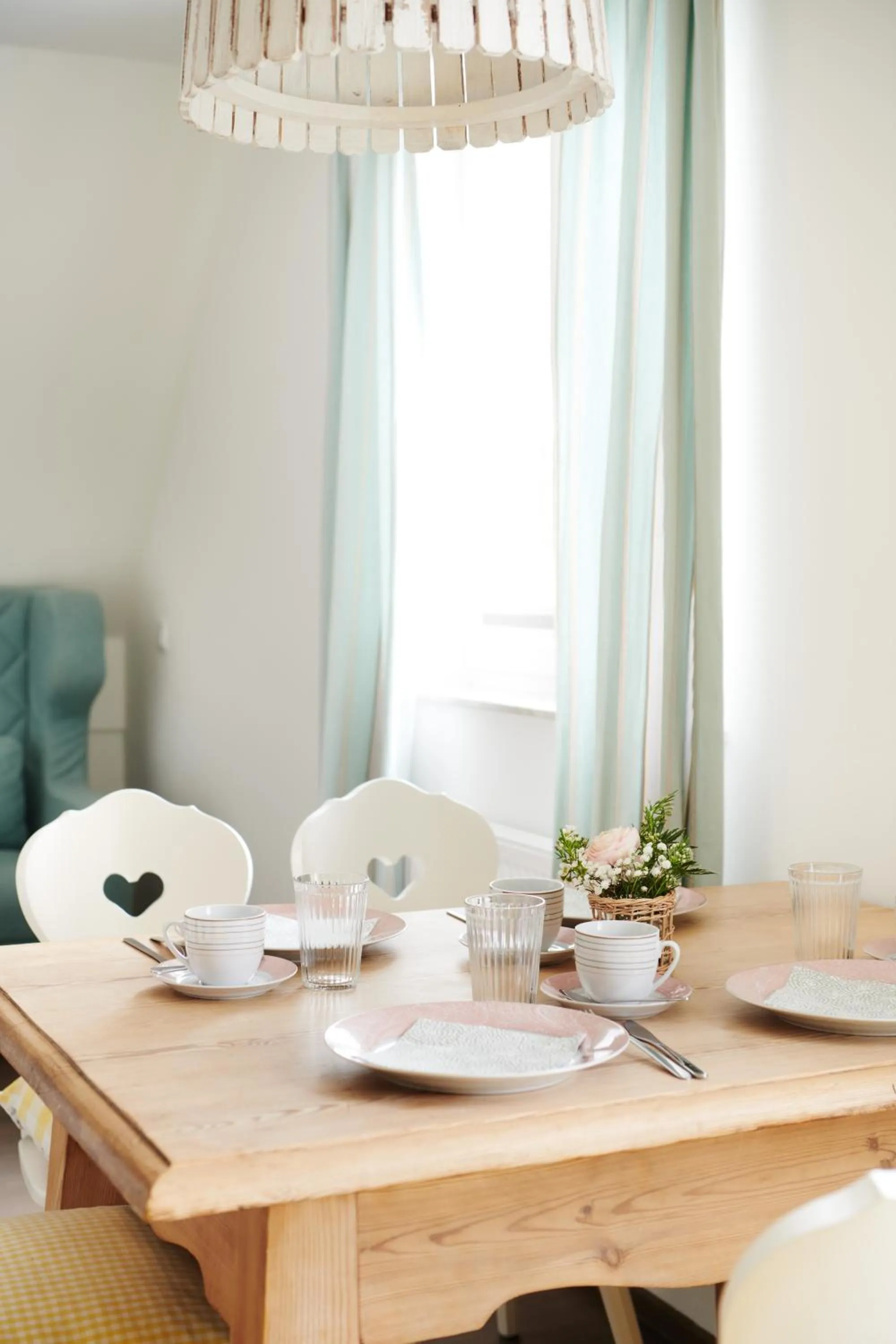Dining area in HOMEBOUND APARTMENTS Salzburg City II - contactless check-in