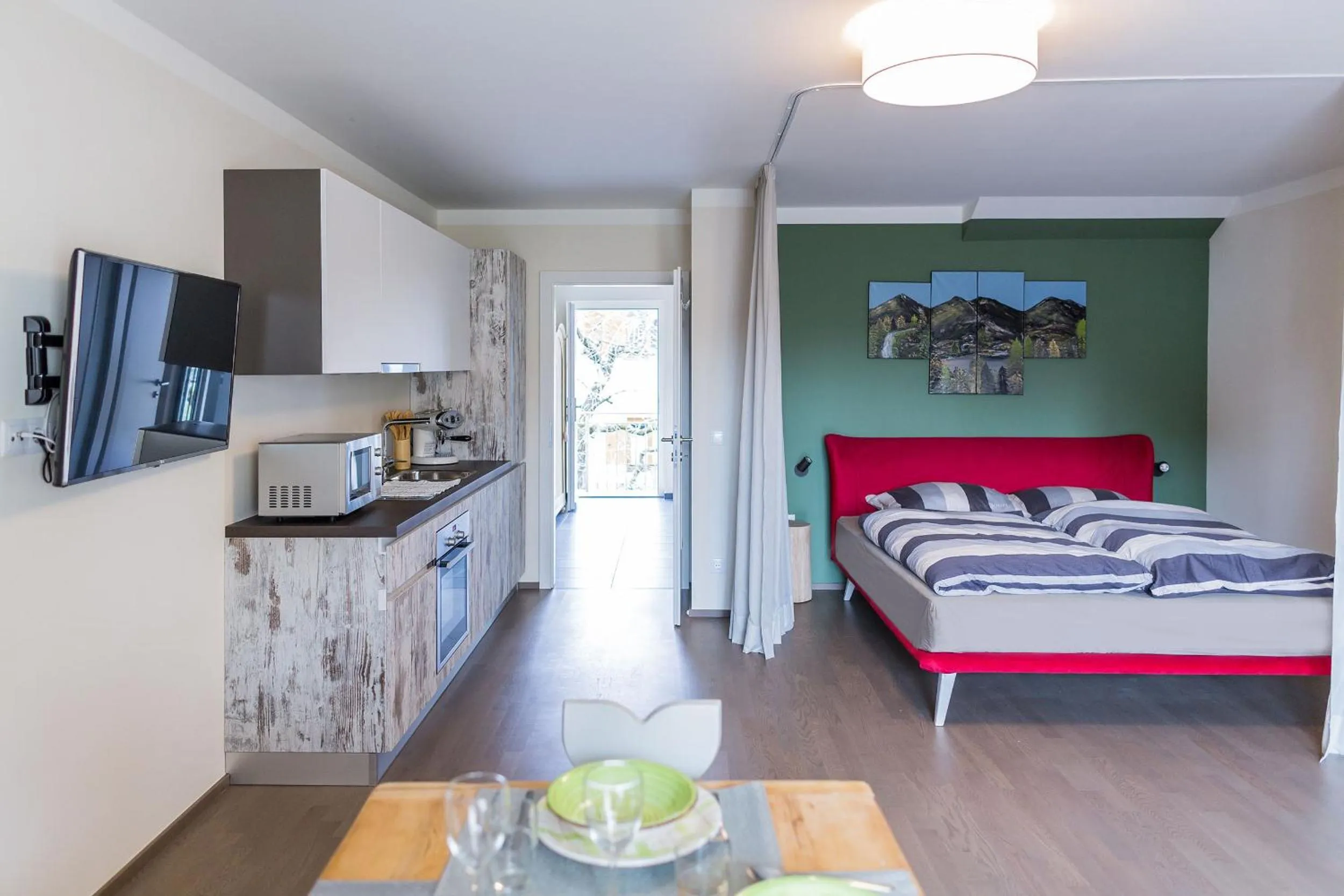 Photo of the whole room, Bed in HOMEBOUND APARTMENTS Salzburg City II - contactless check-in