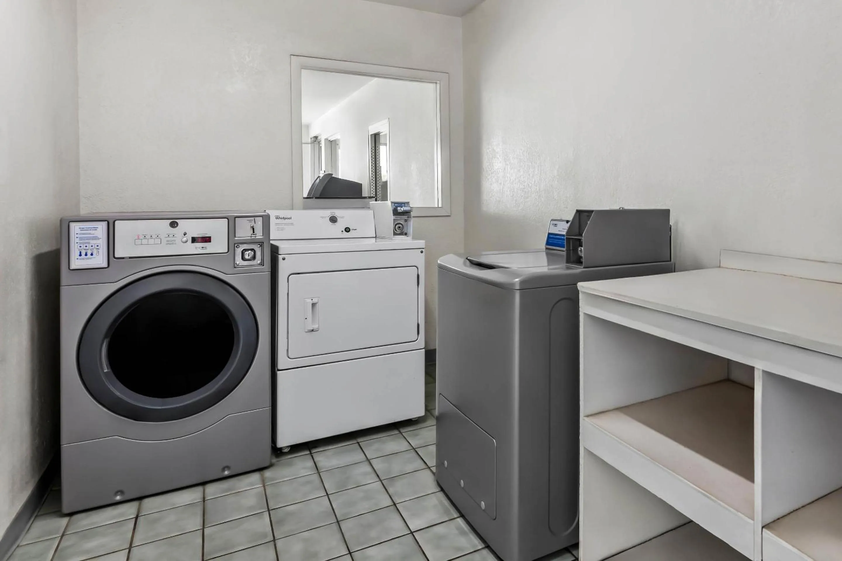 Property building in Motel 6-Murfreesboro, TN