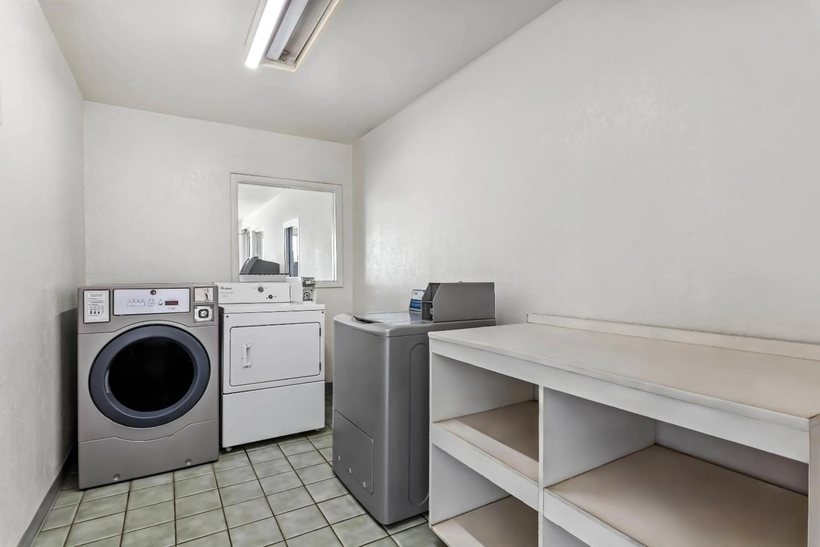 Property building in Motel 6-Murfreesboro, TN