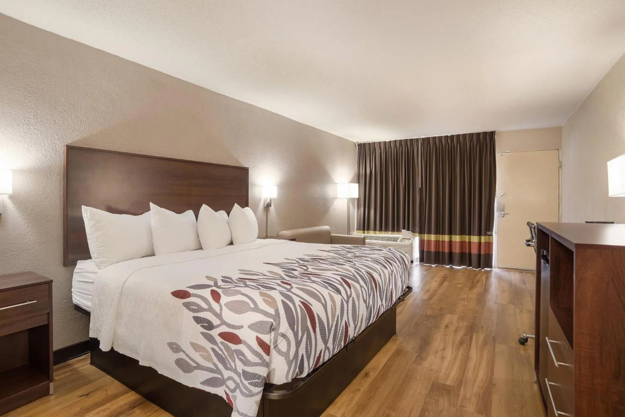 Bedroom, Bed in Red Roof Inn Baltimore South Glen Burnie