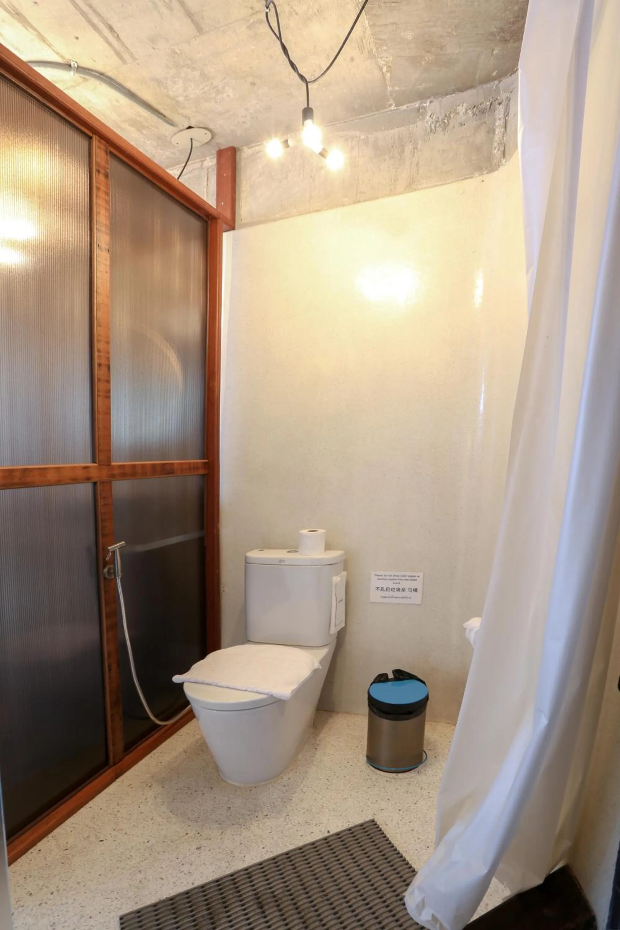 Bathroom in Mo rooms