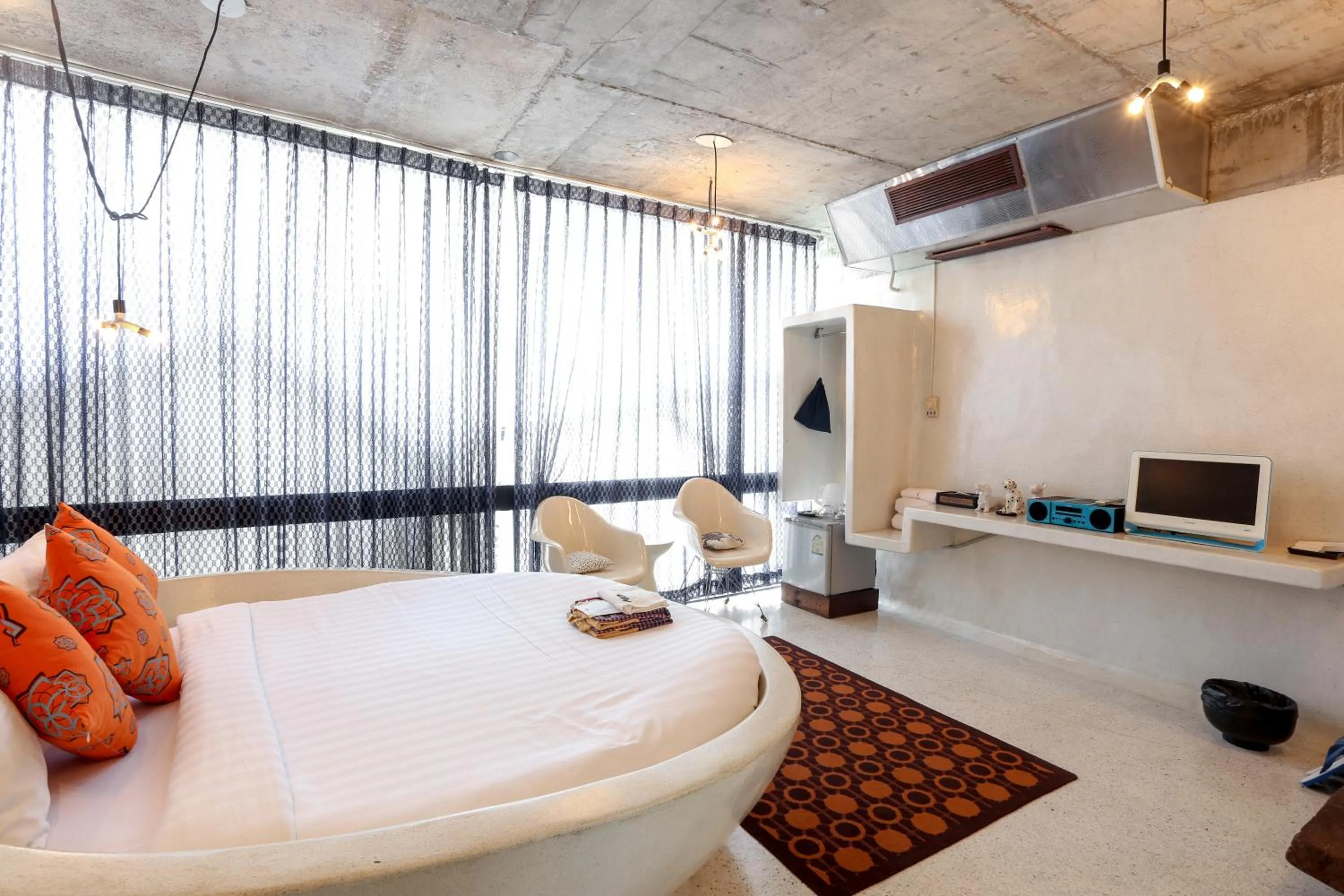 Photo of the whole room, Bed in Mo rooms