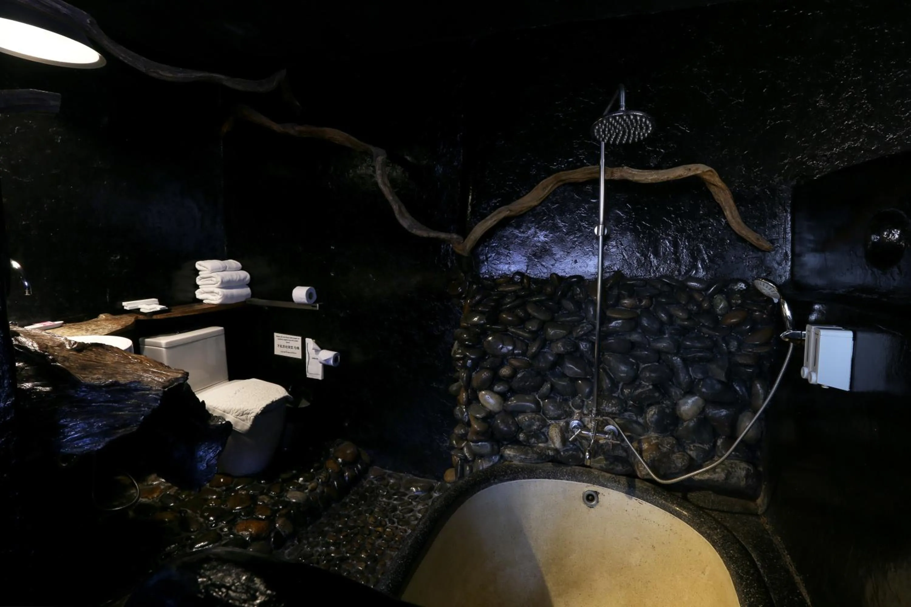 Bathroom in Mo rooms