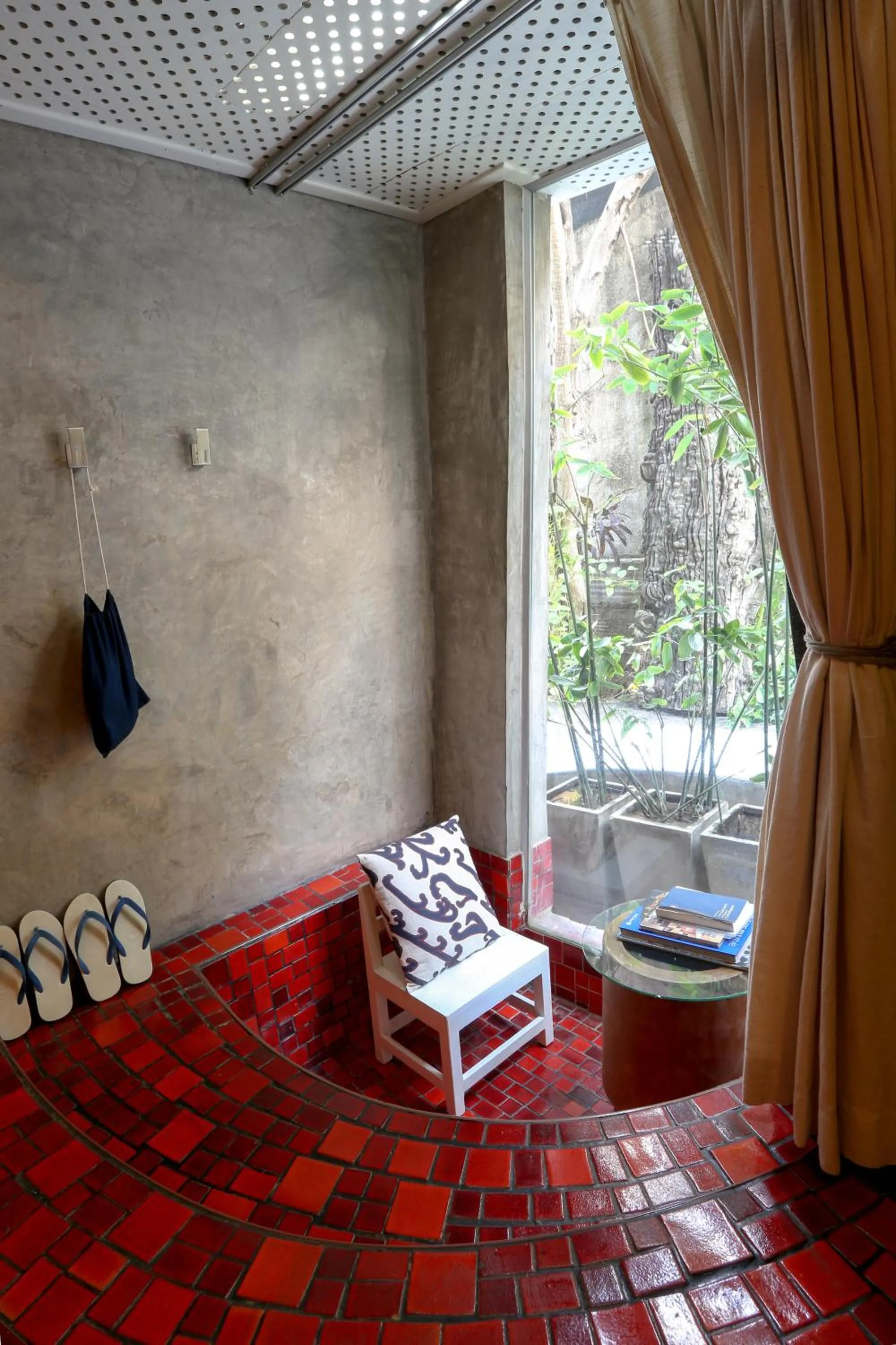 Seating area in Mo rooms