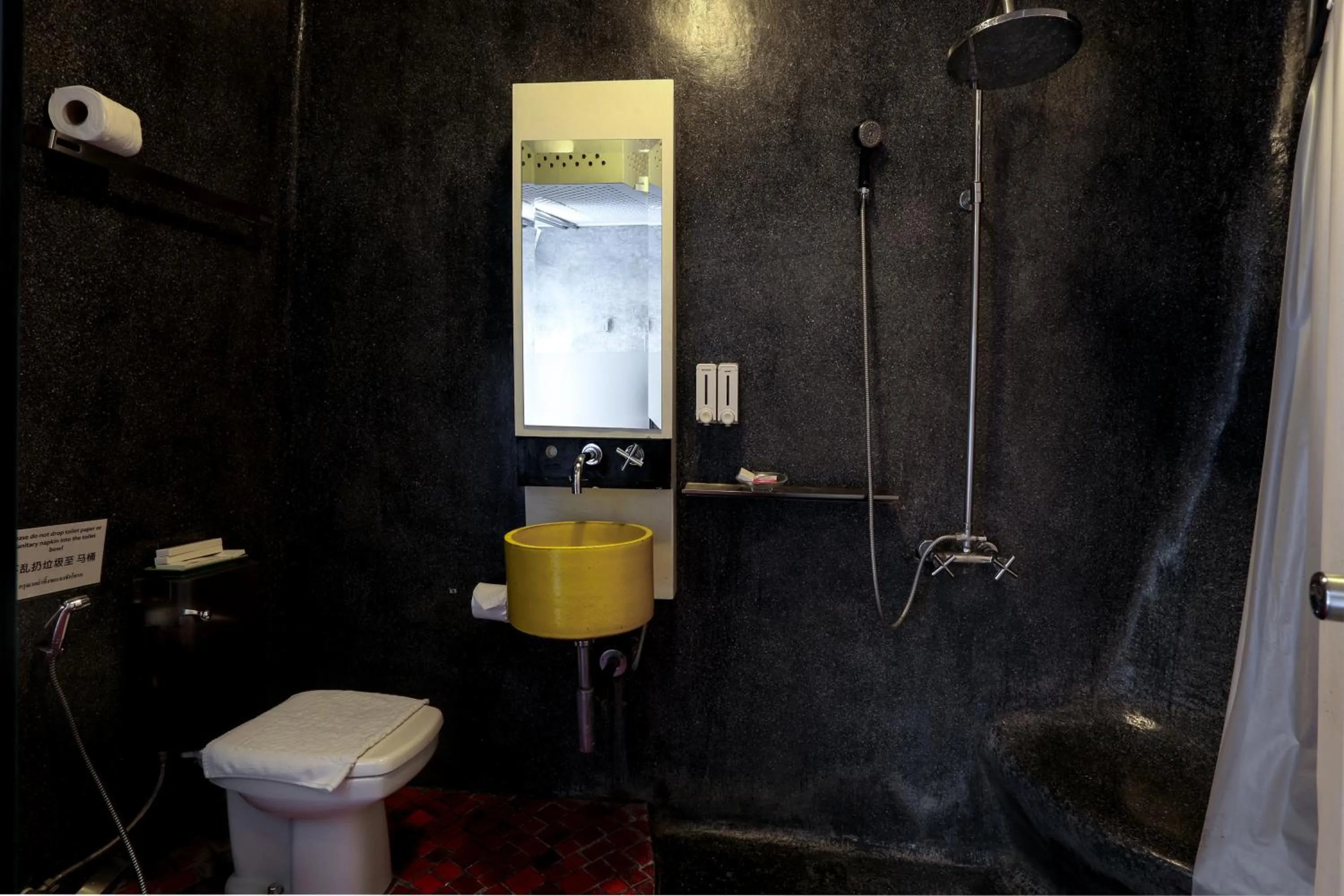 Bathroom in Mo rooms