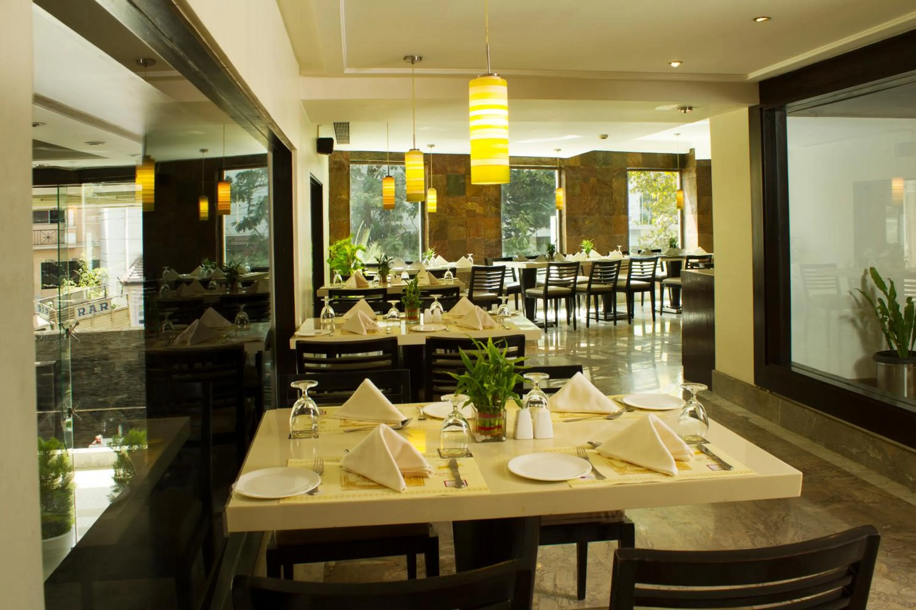Food and drinks in Goldfinch Hotel Bangalore