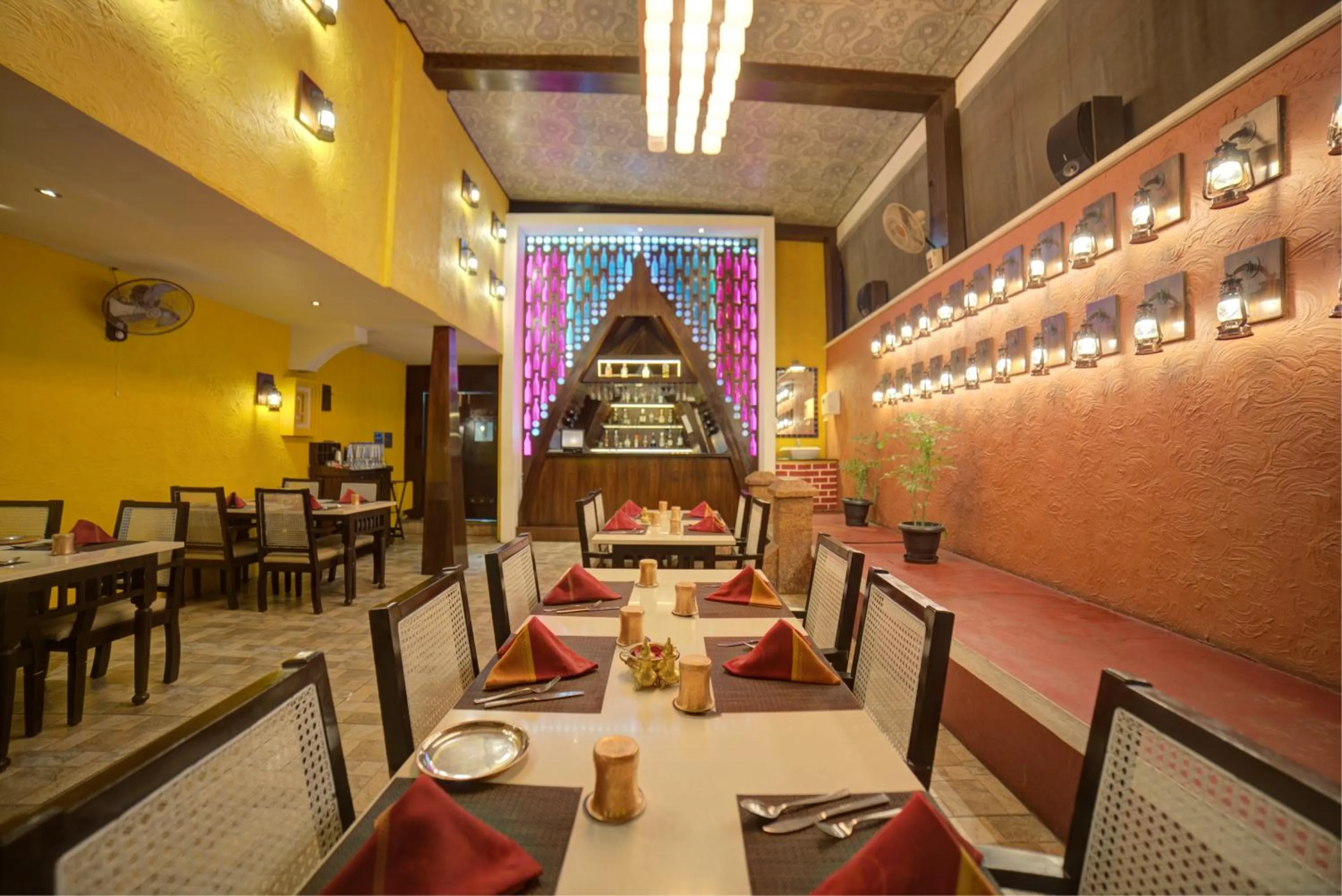 Restaurant/places to eat in Goldfinch Hotel Bangalore